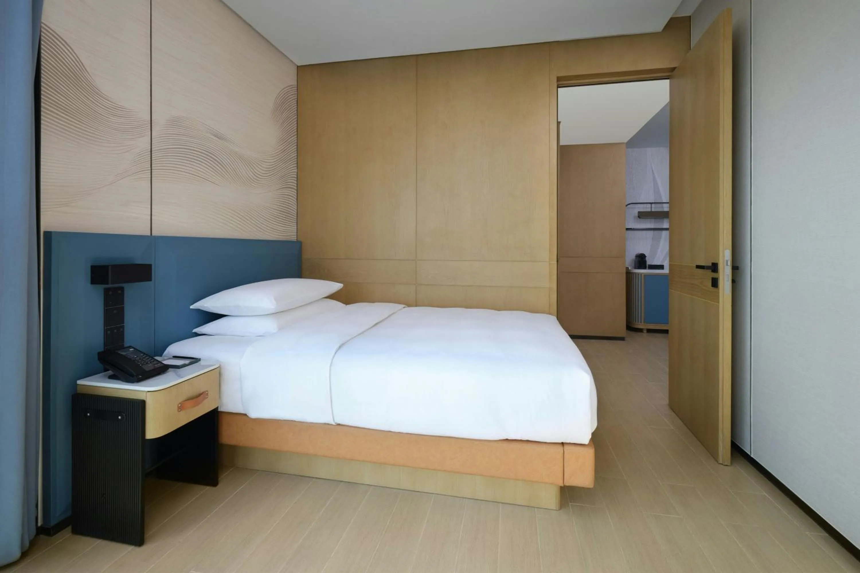 Bedroom, Bed in Beihai Marriott Resort