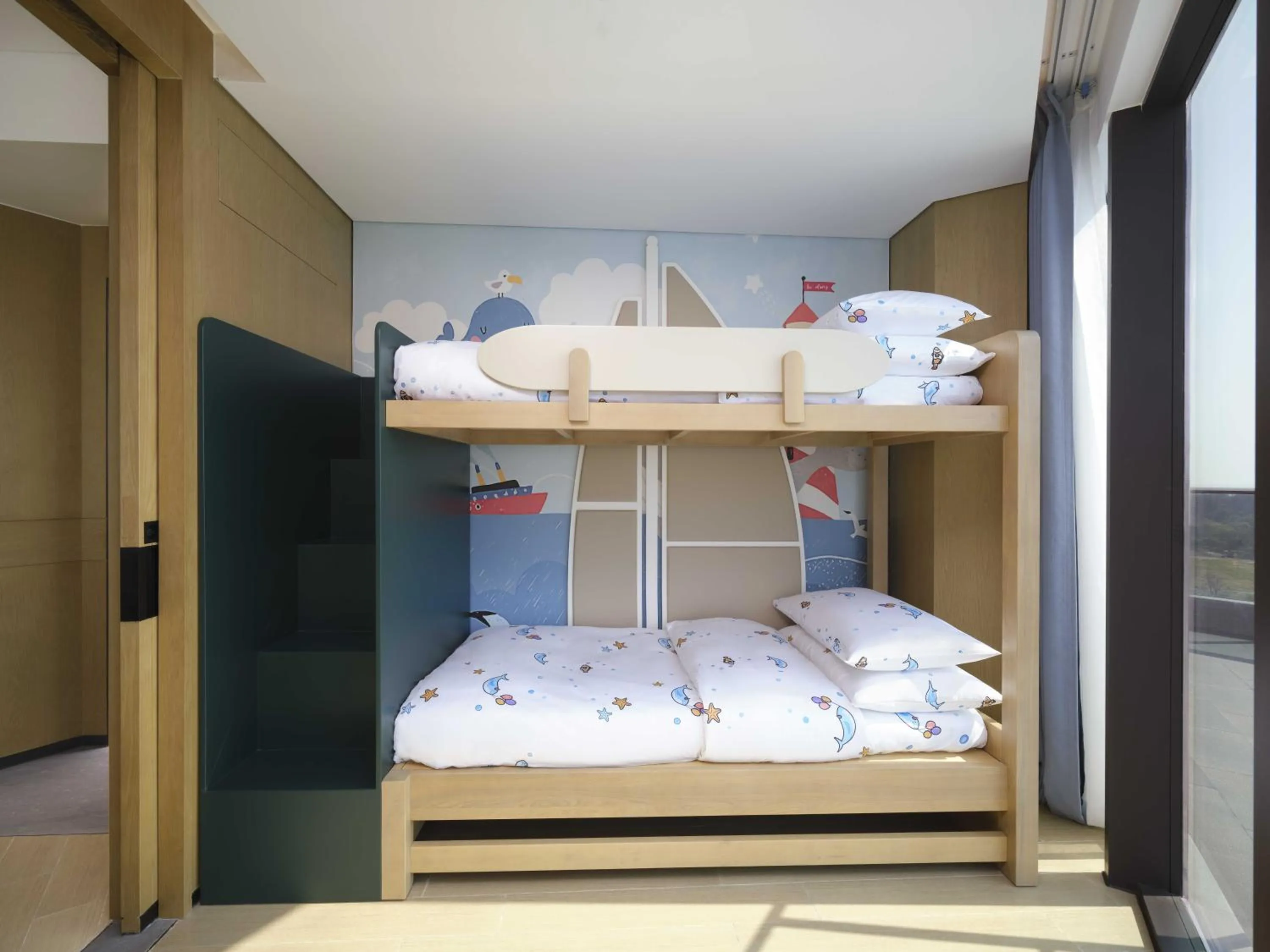 children, Bed in Beihai Marriott Resort