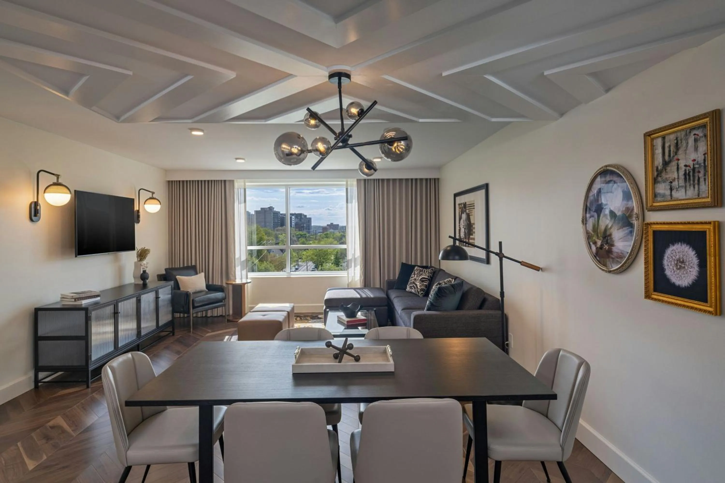 Living room in The Vanguard Ann Arbor, Autograph Collection