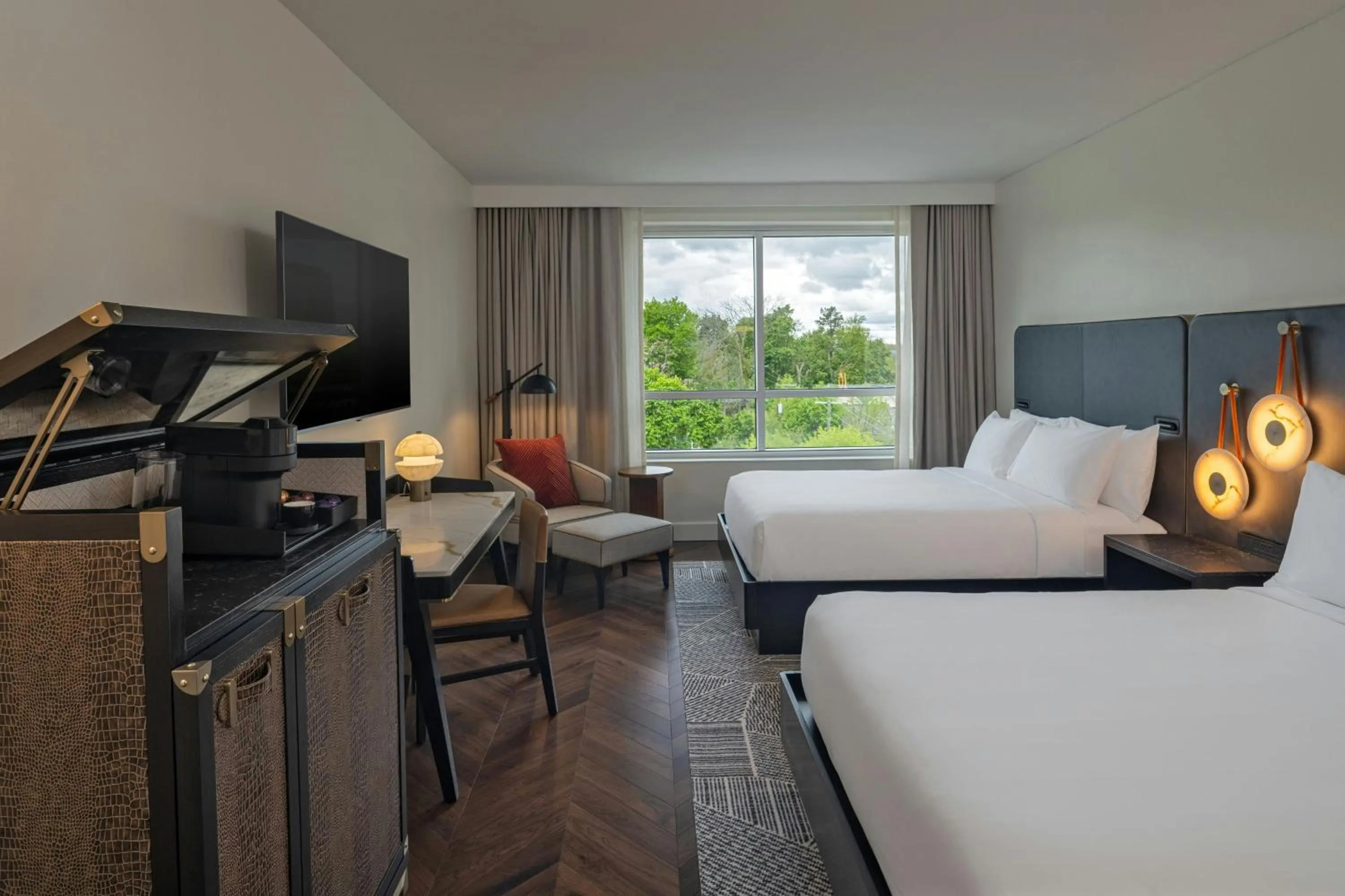 Photo of the whole room, Bed in The Vanguard Ann Arbor, Autograph Collection