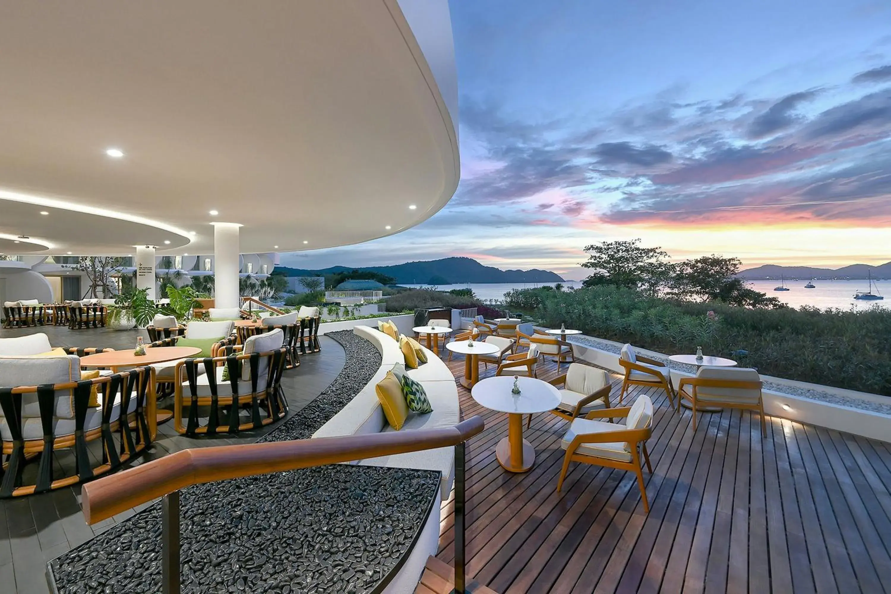 Lounge or bar in Veranda Resort Phuket, Autograph Collection Lounge or bar in Veranda Resort Phuket, Autograph Collection