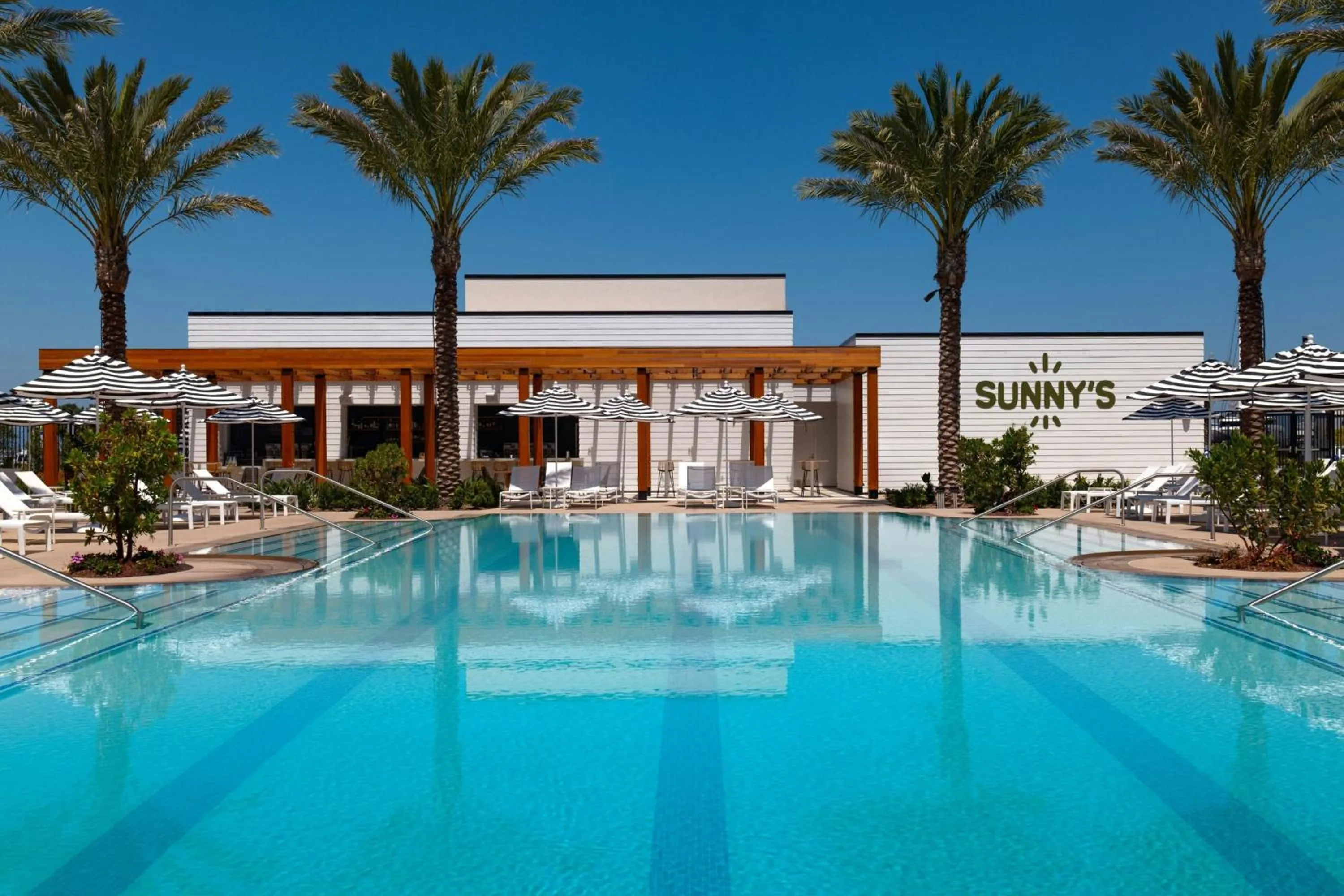 Swimming pool in Gaylord Pacific Resort & Convention Center