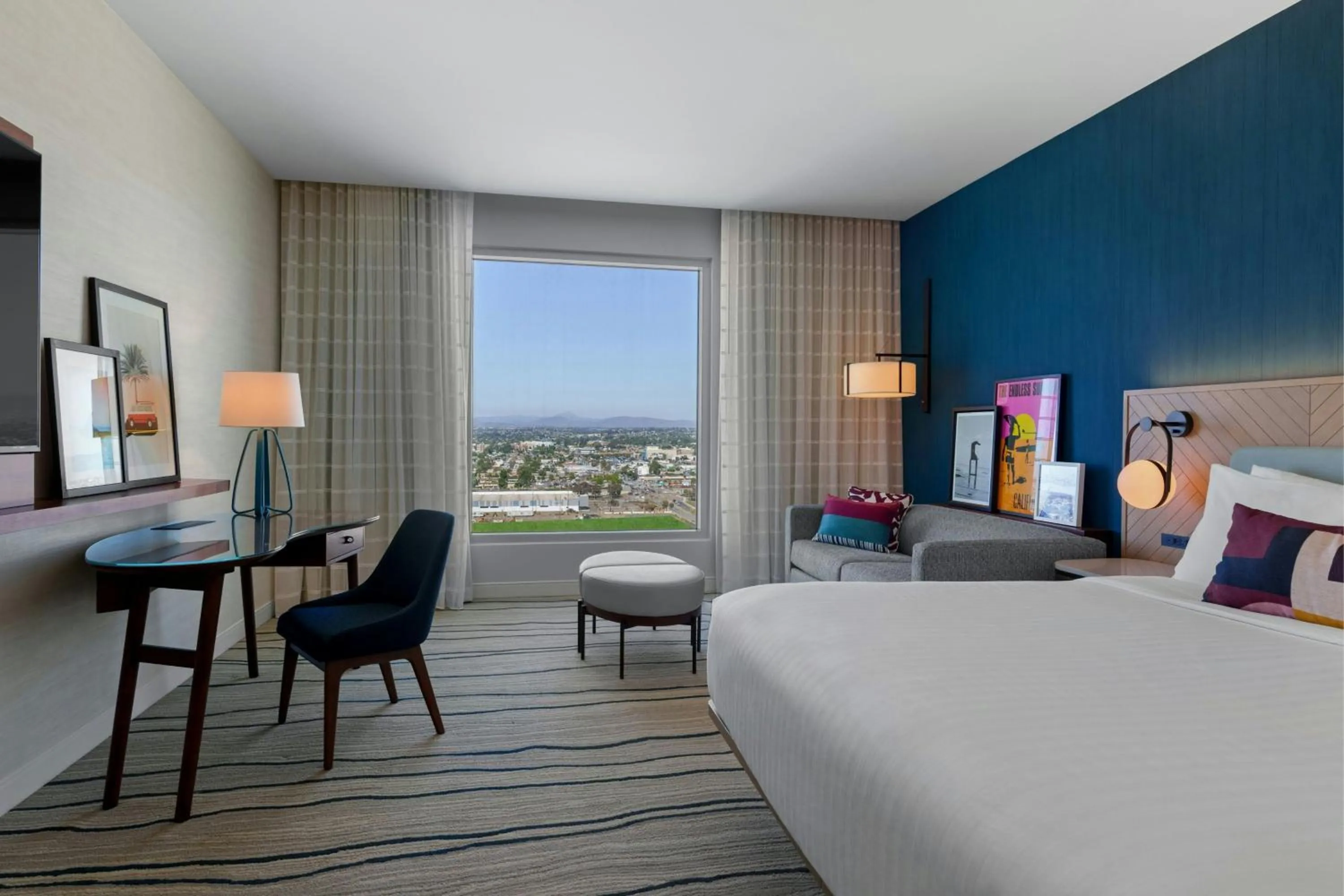 Photo of the whole room, Bed in Gaylord Pacific Resort & Convention Center