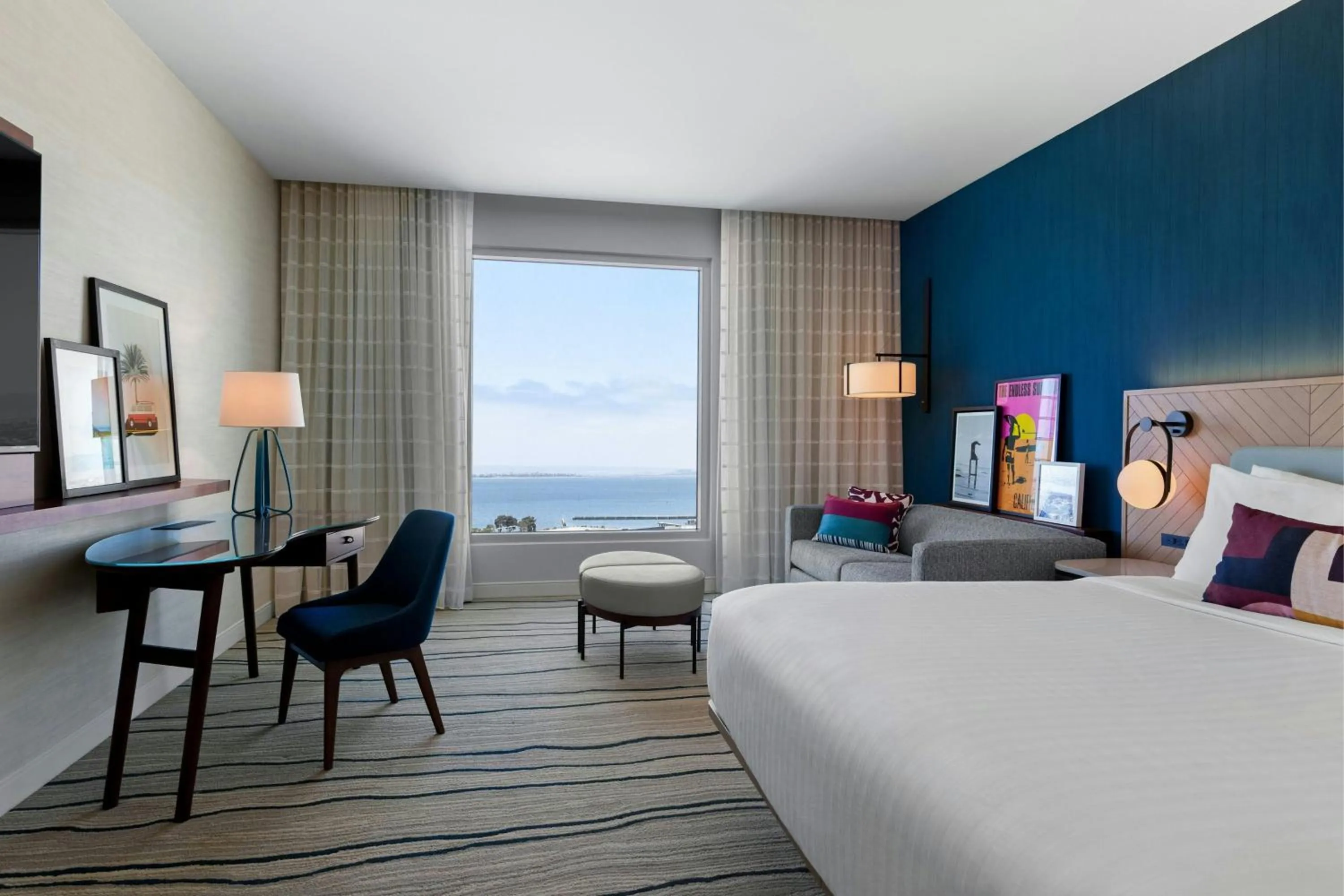 Photo of the whole room, Bed in Gaylord Pacific Resort & Convention Center