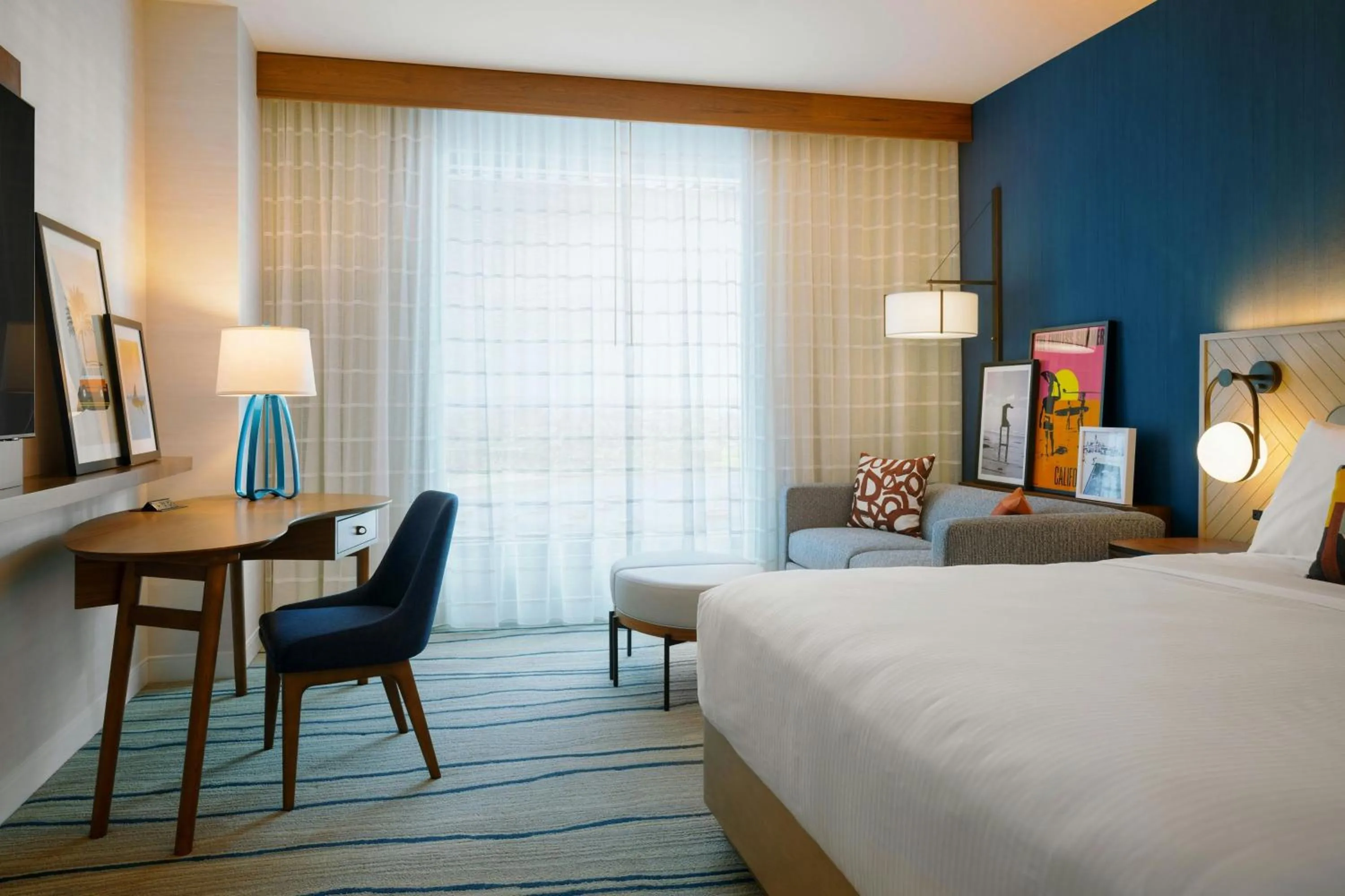 Photo of the whole room, Bed in Gaylord Pacific Resort & Convention Center