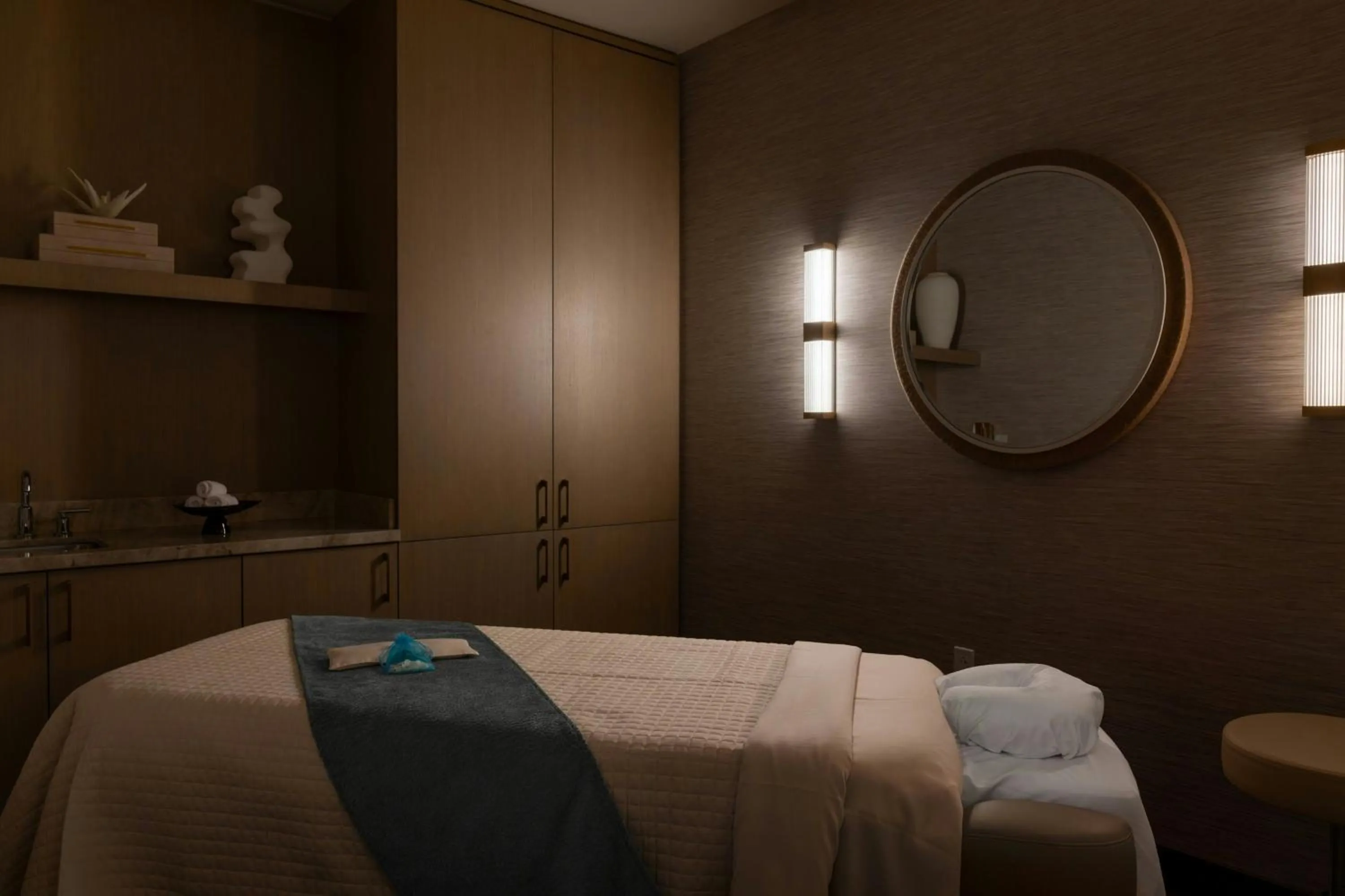 Fitness centre/facilities, Bed in Gaylord Pacific Resort & Convention Center