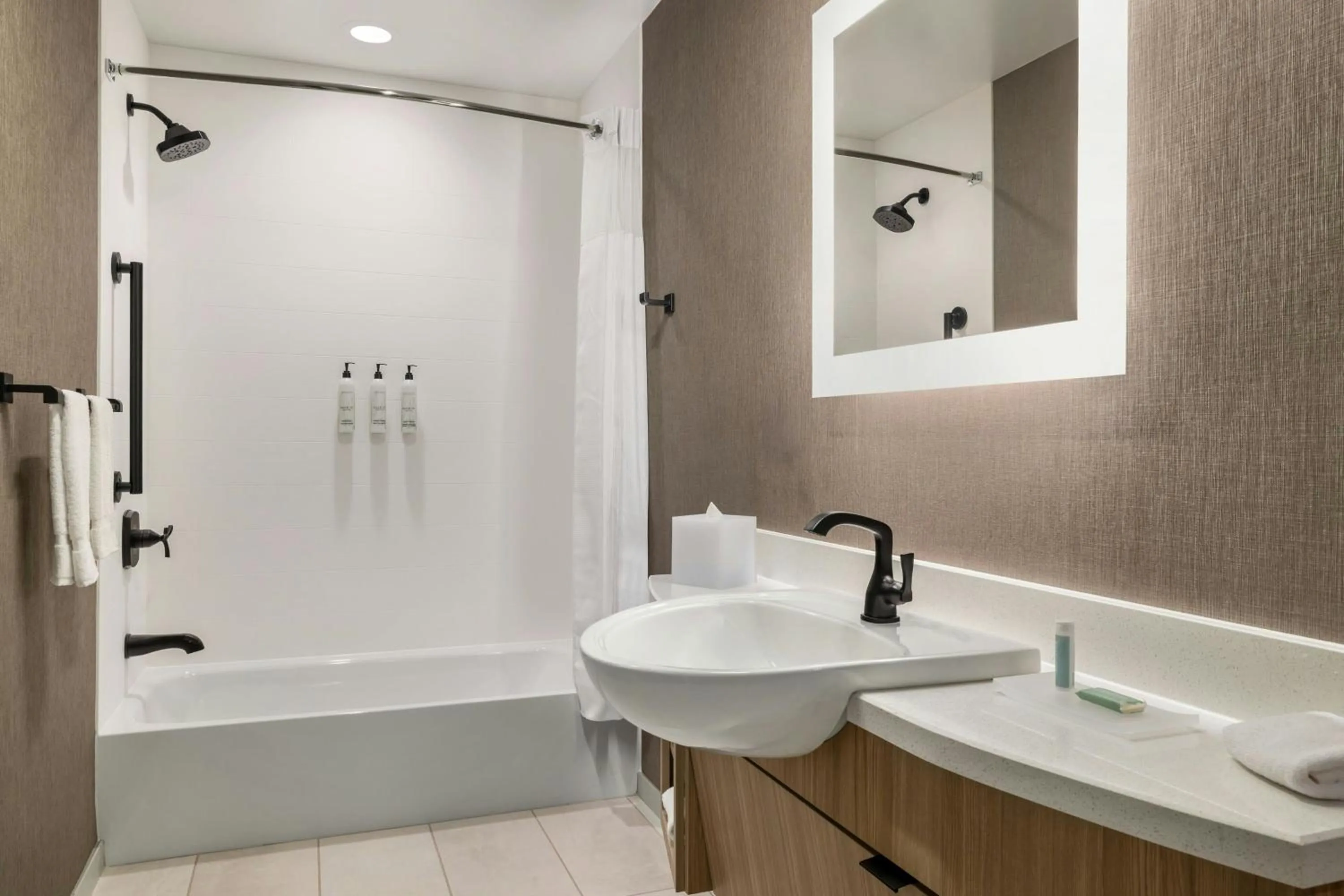 Bathroom in SpringHill Suites by Marriott San Luis Obispo