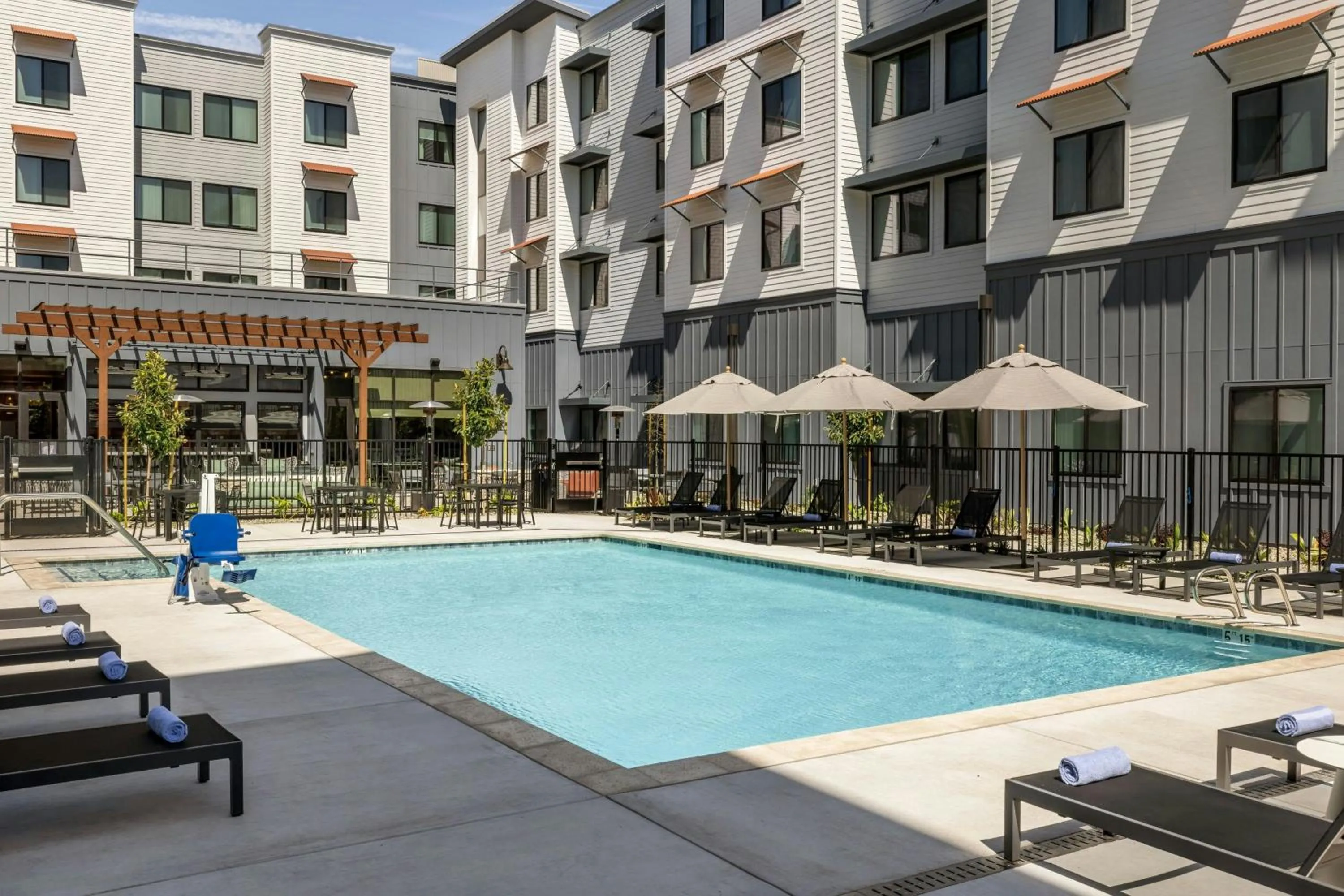 Swimming pool in Residence Inn by Marriott San Luis Obispo