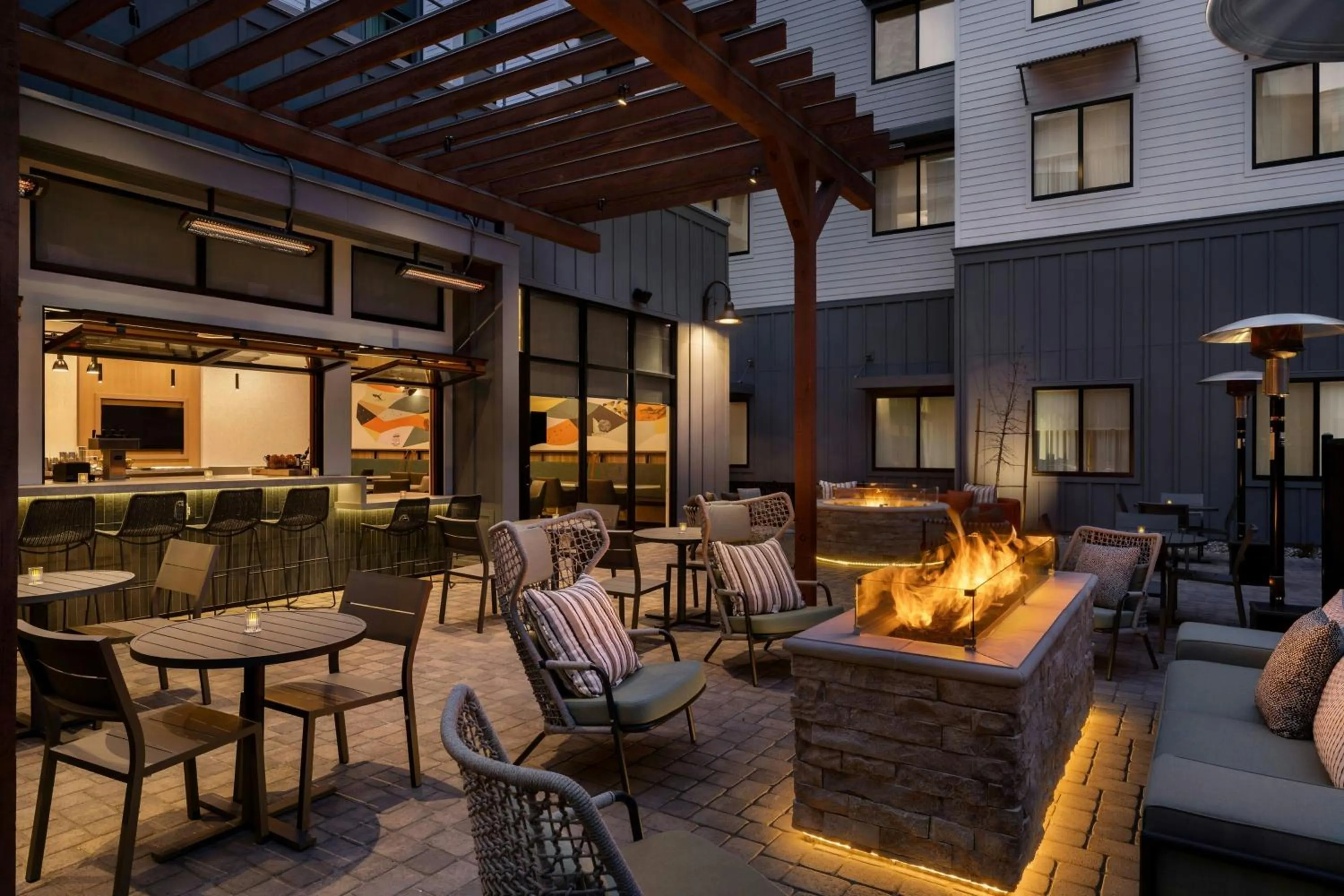 Lounge or bar in Residence Inn by Marriott San Luis Obispo