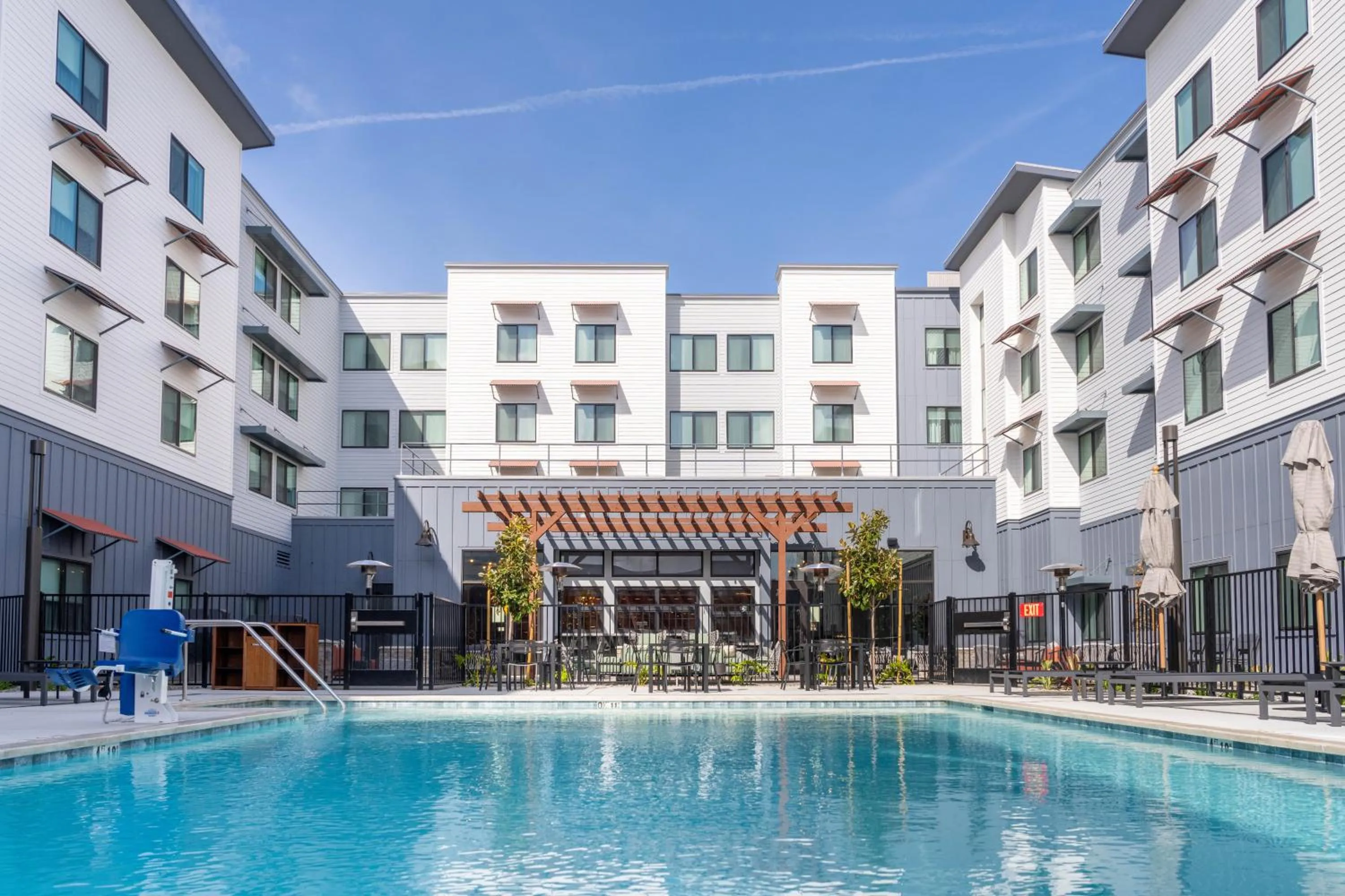 Swimming pool in Residence Inn by Marriott San Luis Obispo