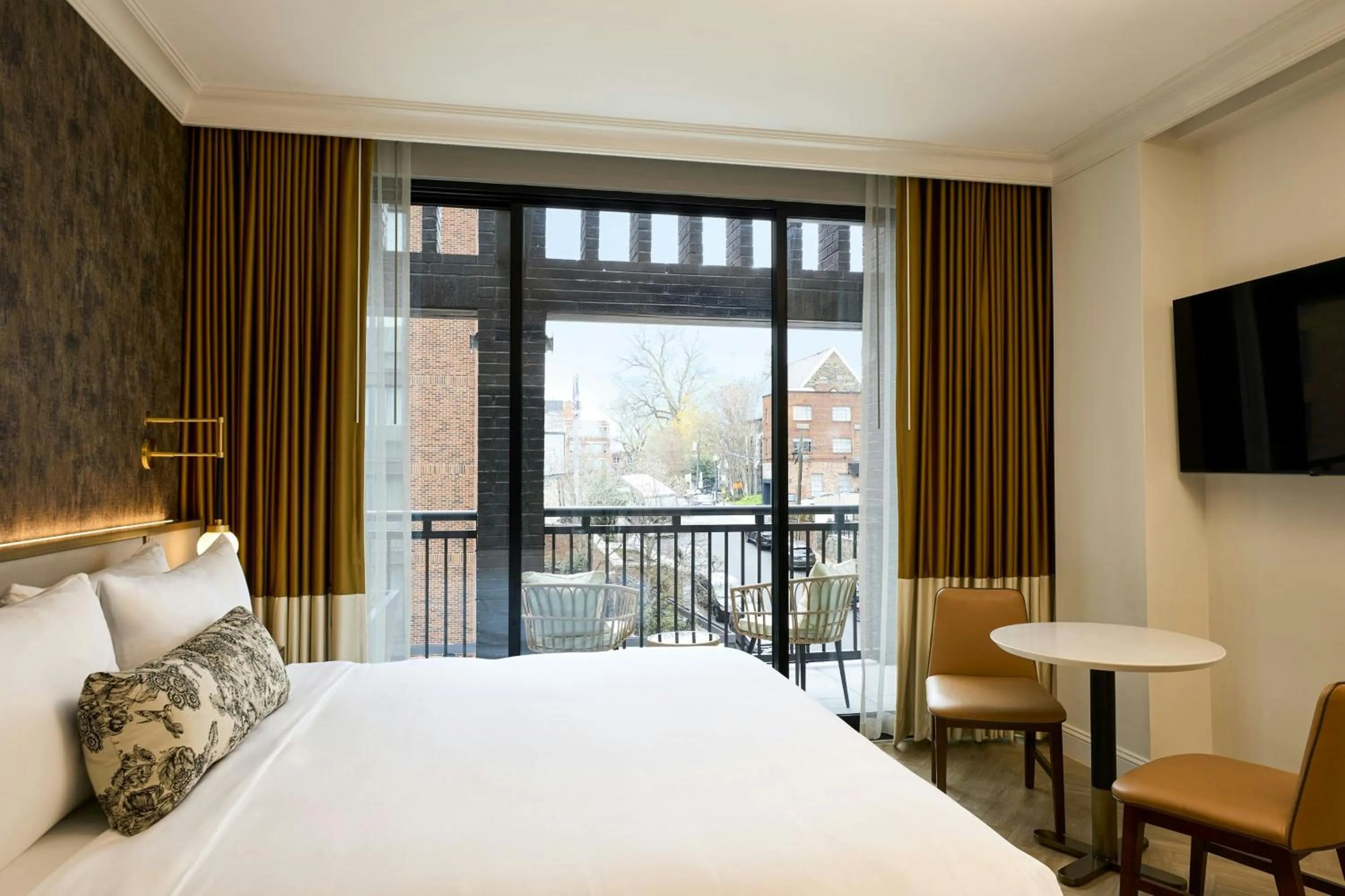 Photo of the whole room, Bed in Canal House of Georgetown a Tribute Portfolio Hotel Georgetown, Washington D.C.