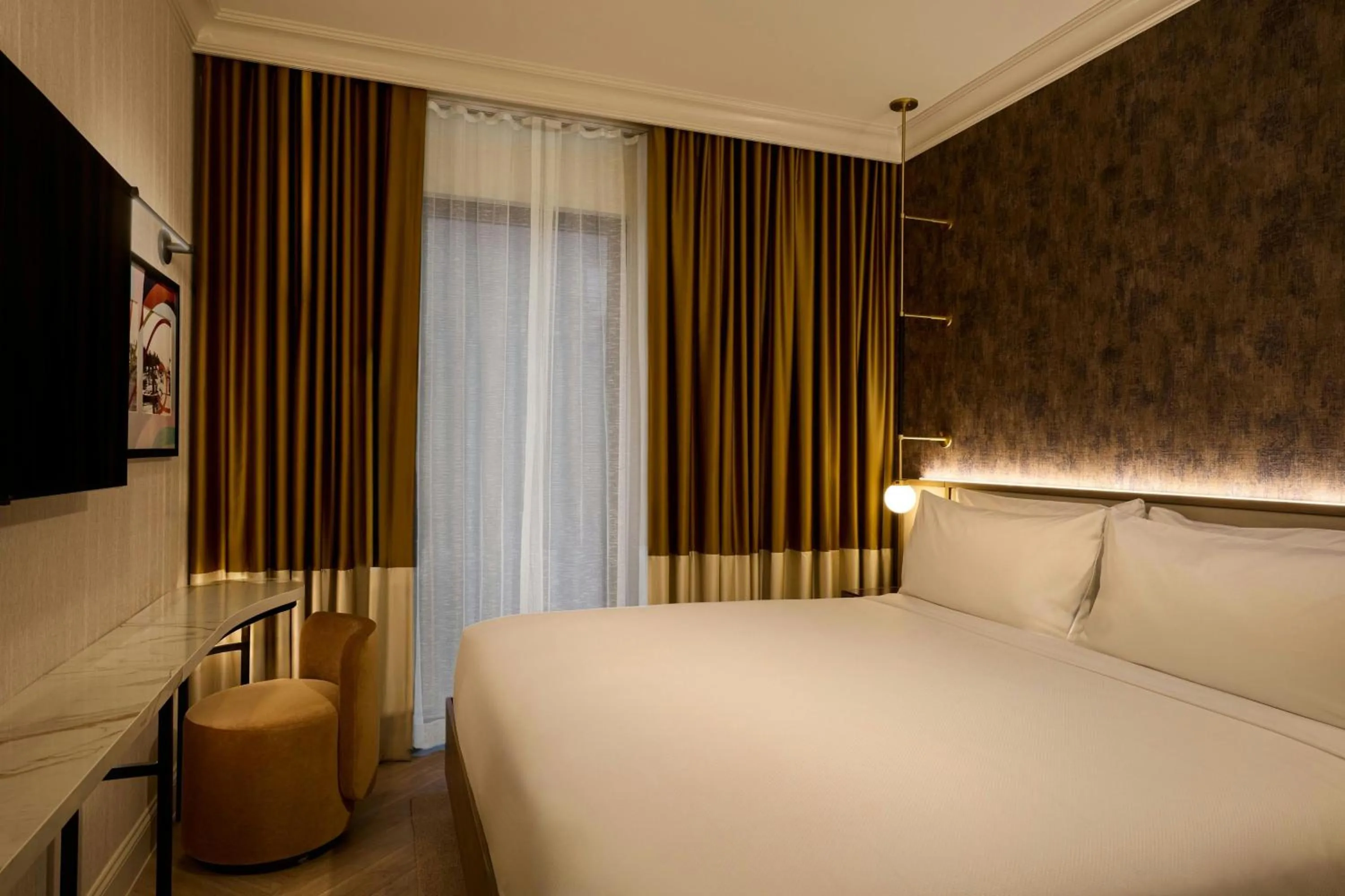 Bedroom, Bed in Canal House of Georgetown a Tribute Portfolio Hotel Georgetown, Washington D.C.