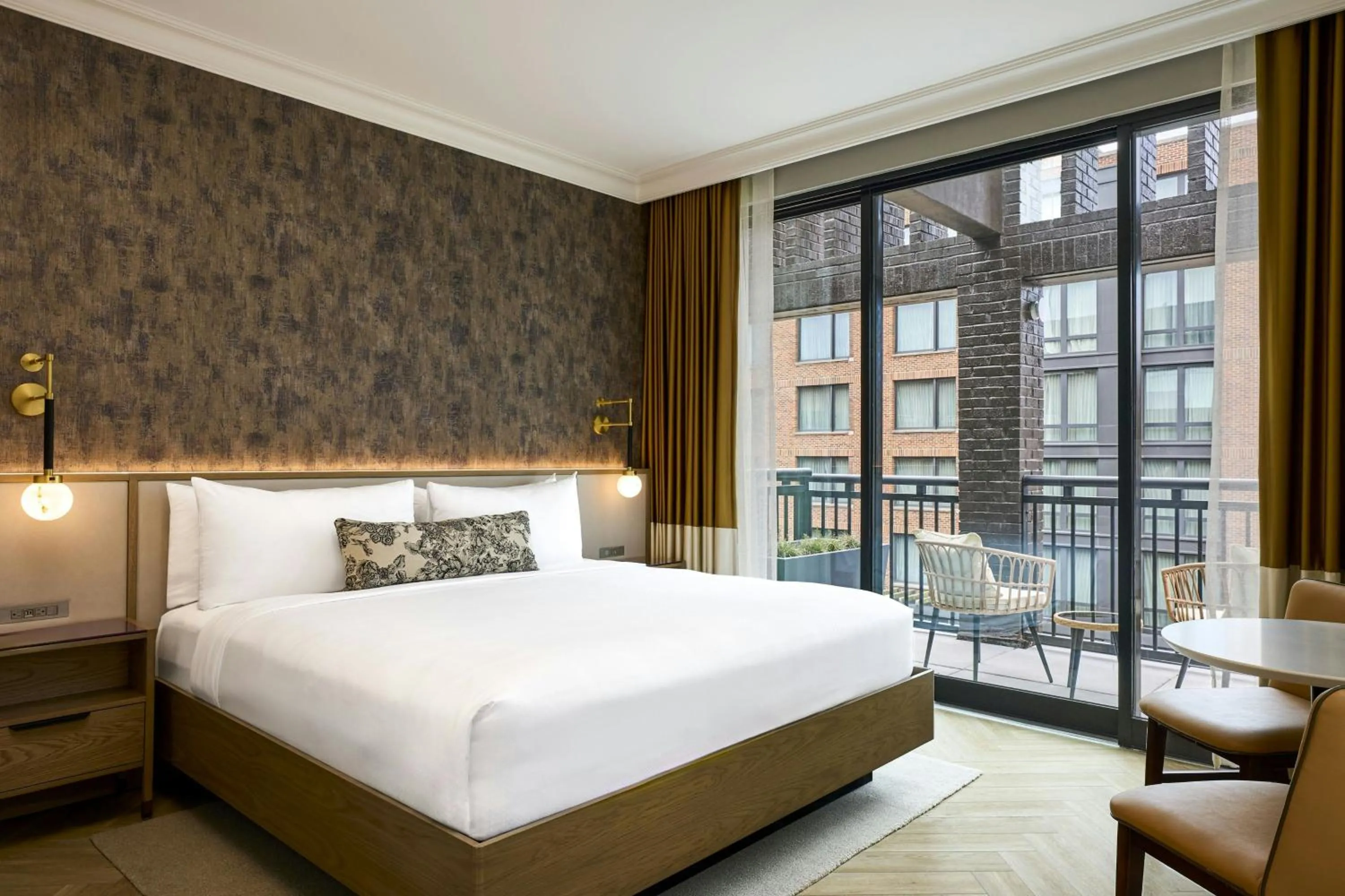 Photo of the whole room, Bed in Canal House of Georgetown a Tribute Portfolio Hotel Georgetown, Washington D.C.