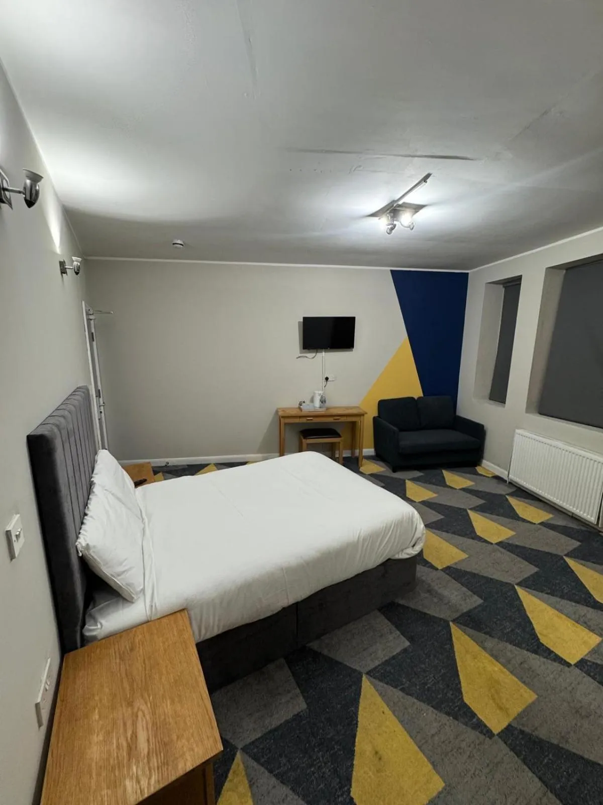 Bedroom, Bed in Weaste Hotel, West Manchester Hotel