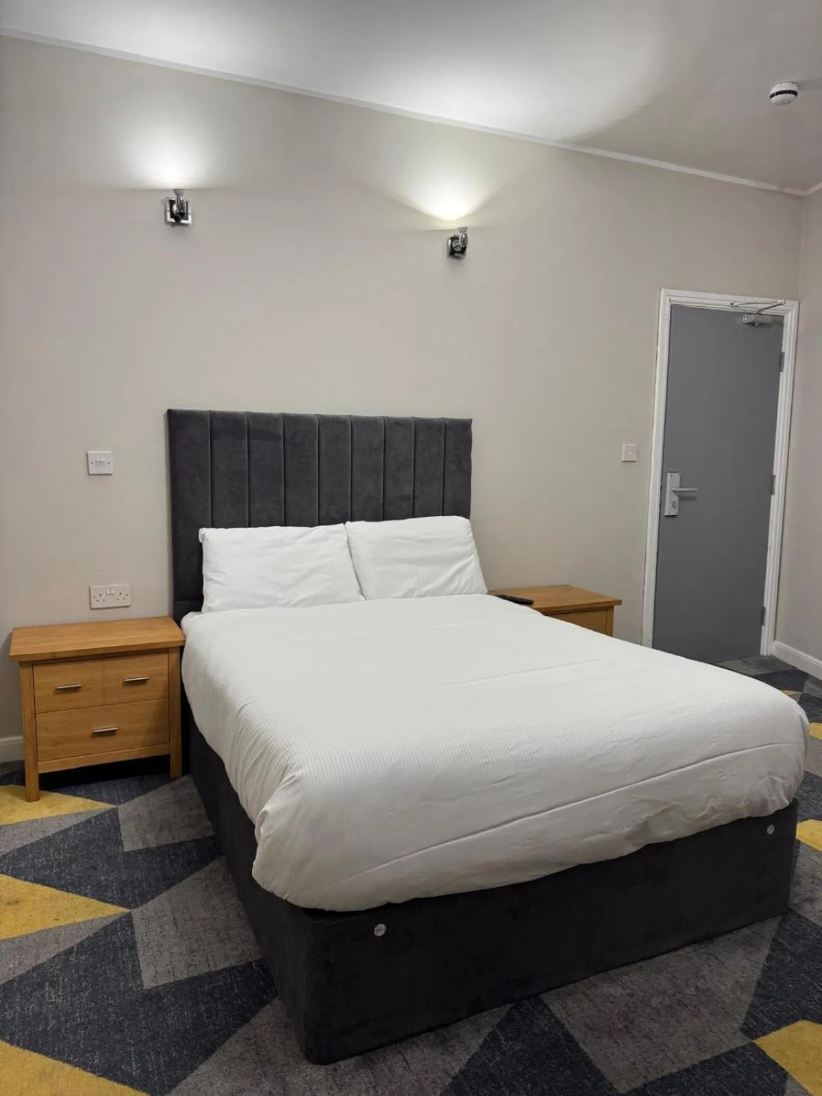 Bedroom, Bed in Weaste Hotel, West Manchester Hotel