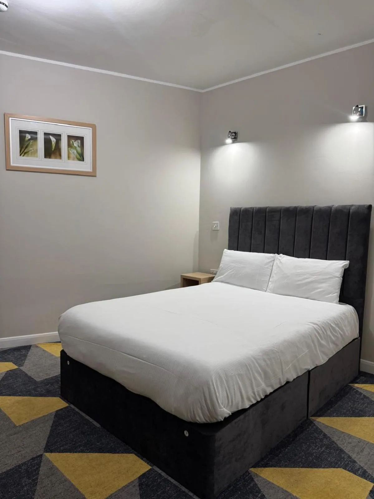 Bedroom, Bed in Weaste Hotel, West Manchester Hotel