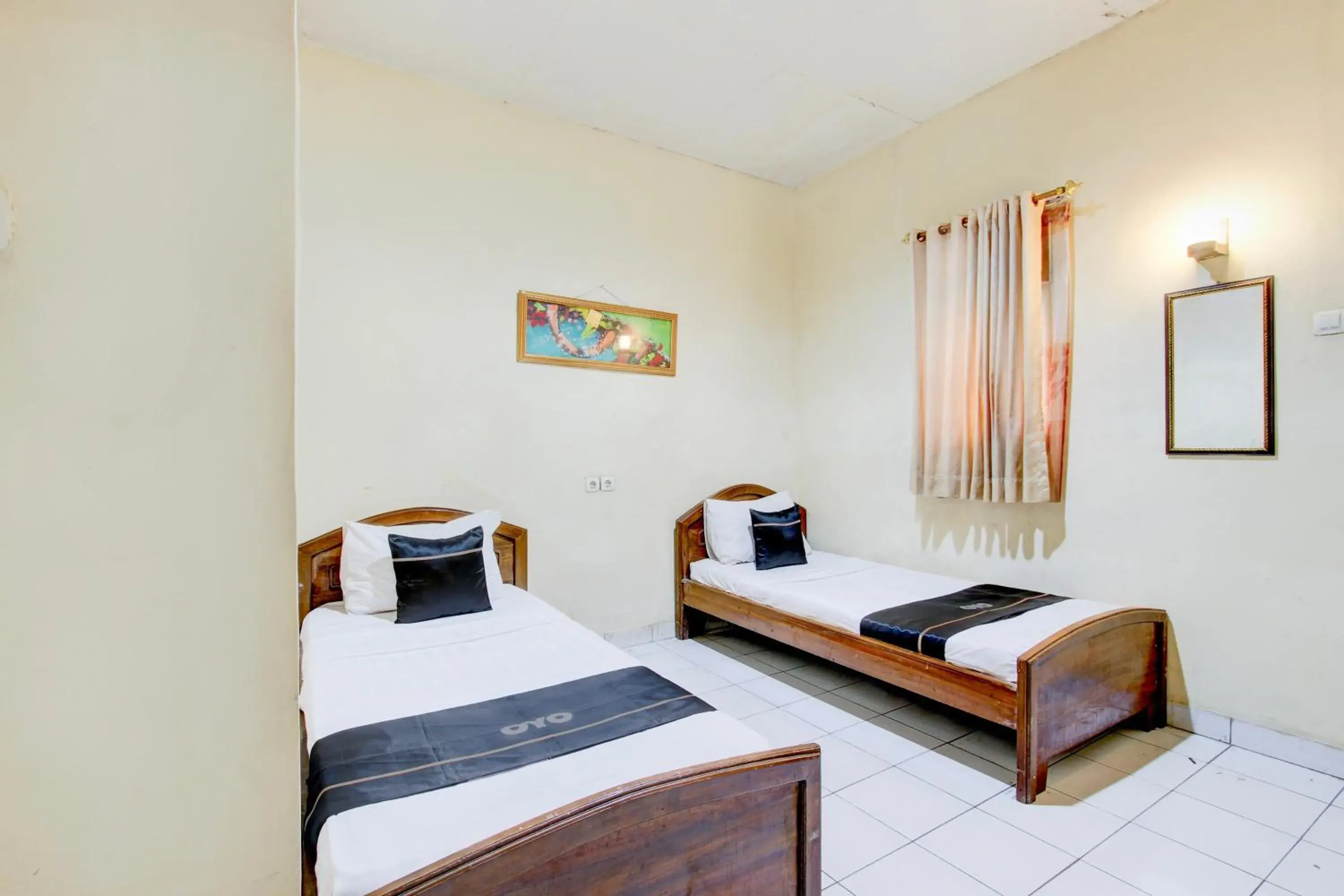 Delxue Twin Room in Collection O Stasiun Pekalongan Near Stasiun Kereta Api Formerly Hotel Indah Delxue Twin Room in Collection O Stasiun Pekalongan Near Stasiun Kereta Api Formerly Hotel Indah