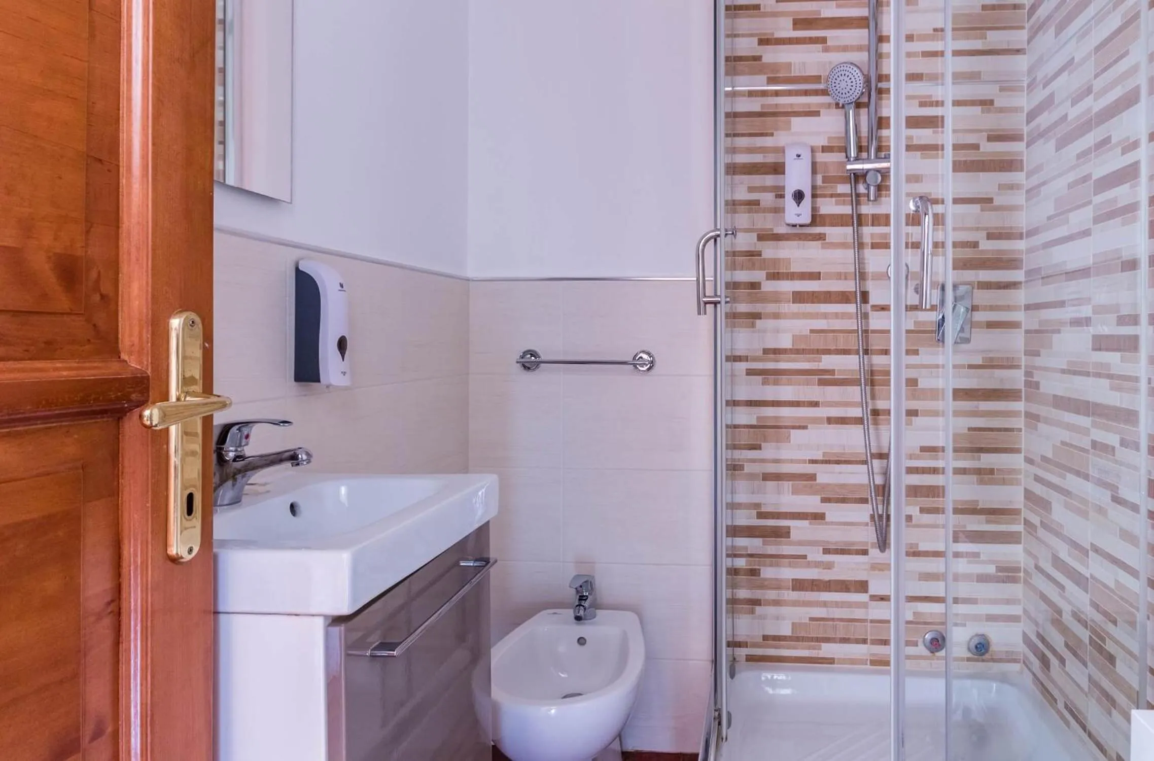 Shower in Torripa Group - Prati