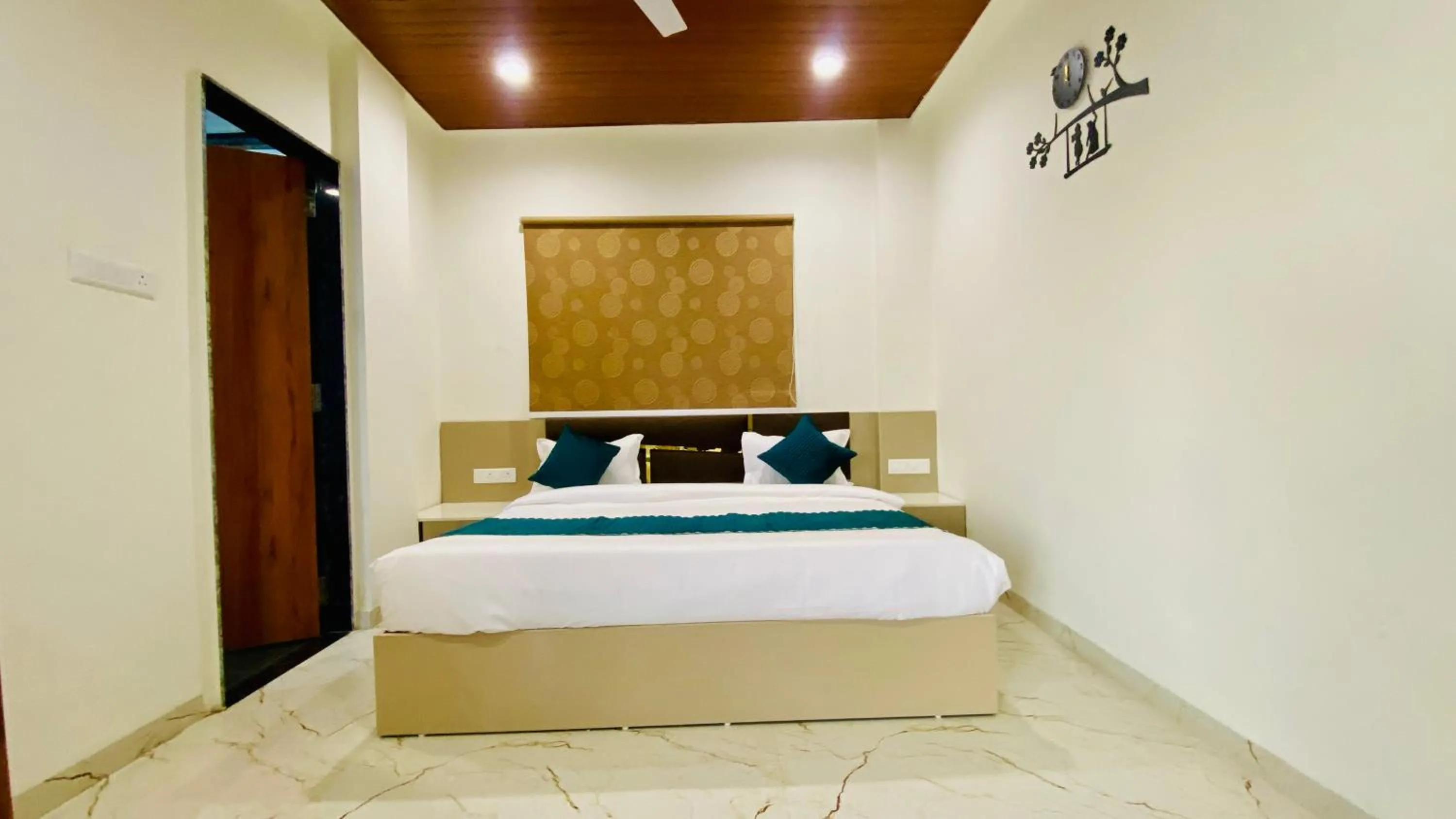 Stay 10 Parallel Apartment Hotel