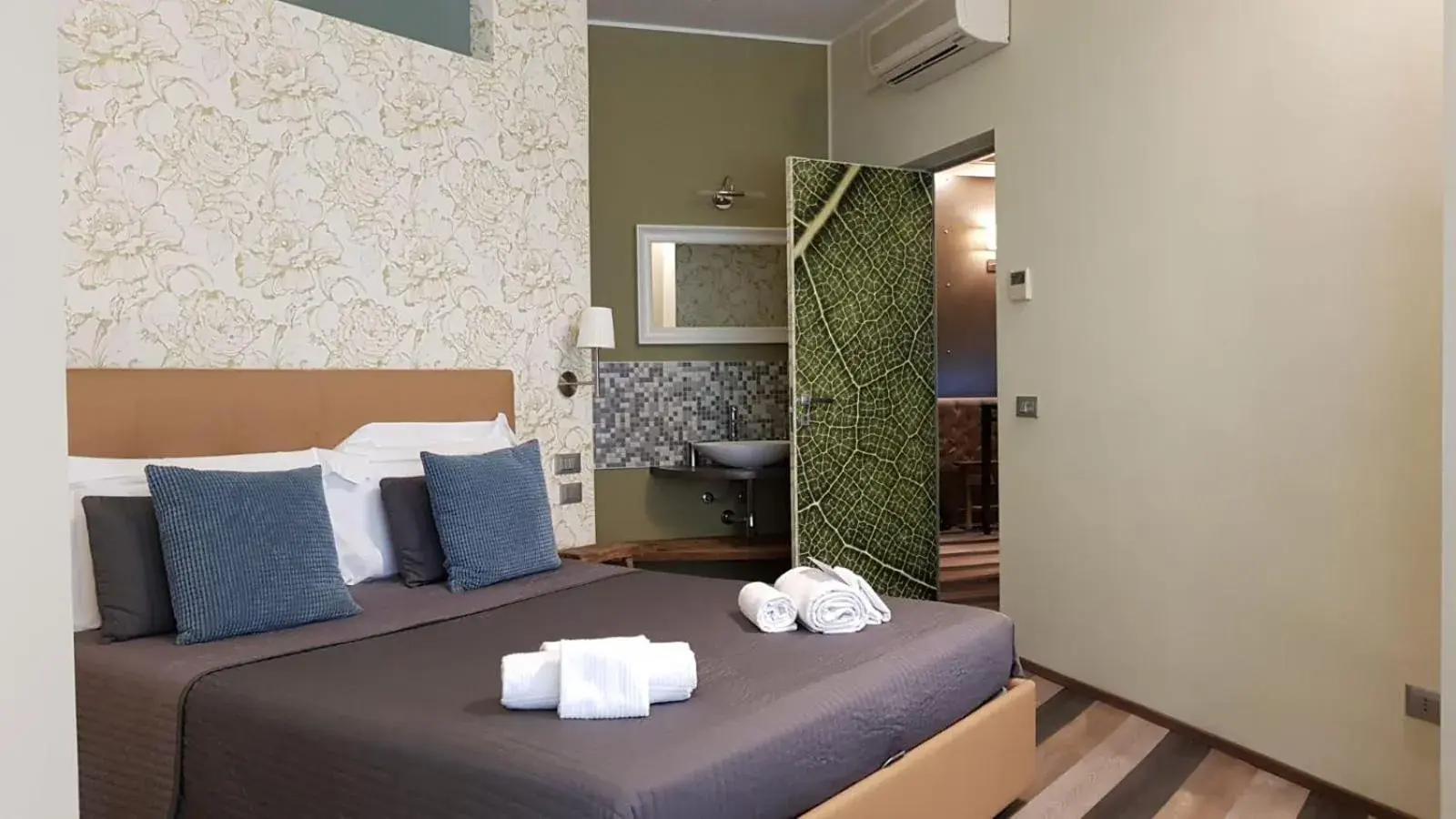 Activities, Bed in Serendipity Rooms Activities, Bed in Serendipity Rooms