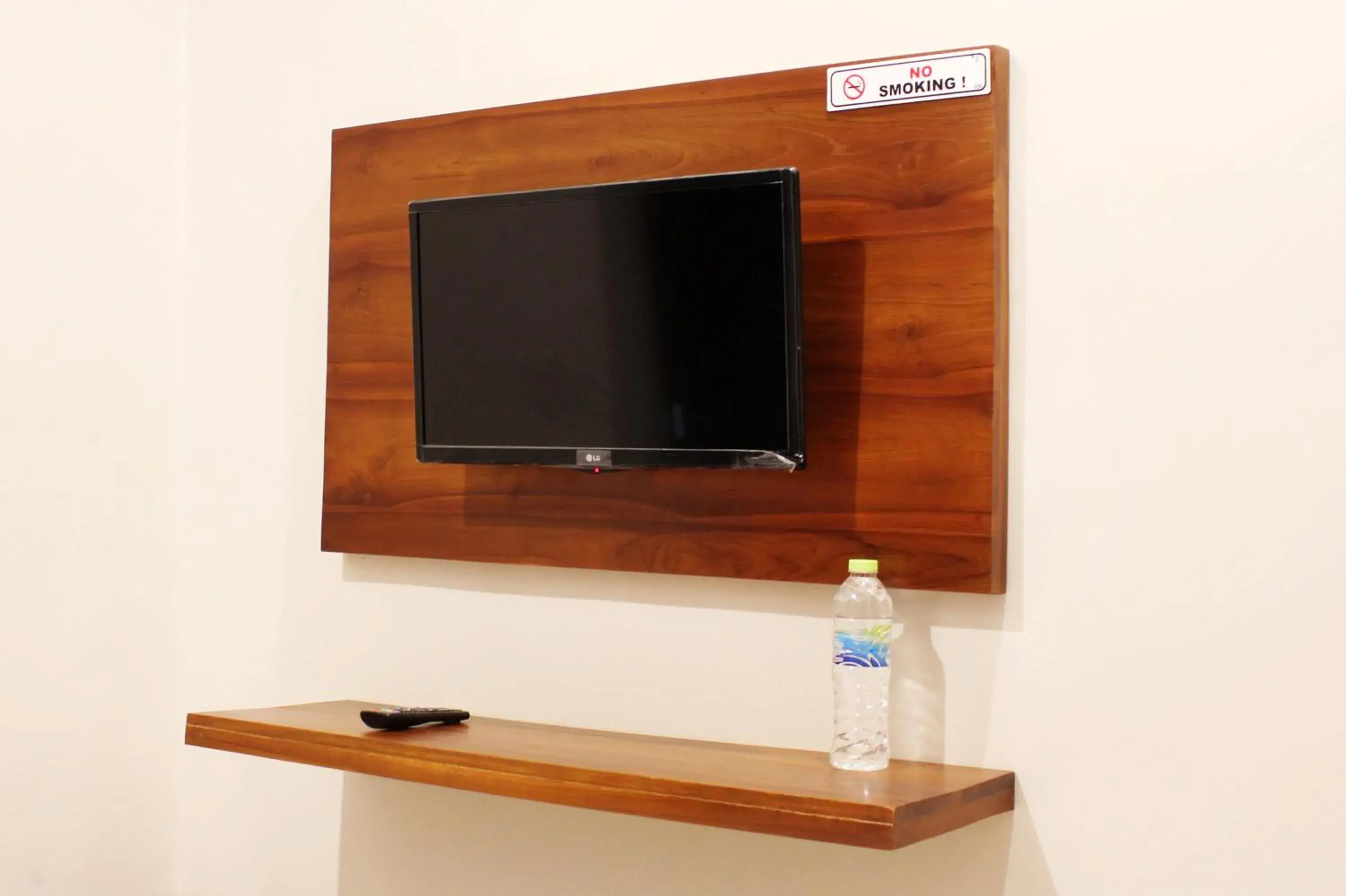 TV and multimedia in House of Dharmawan TV and multimedia in House of Dharmawan