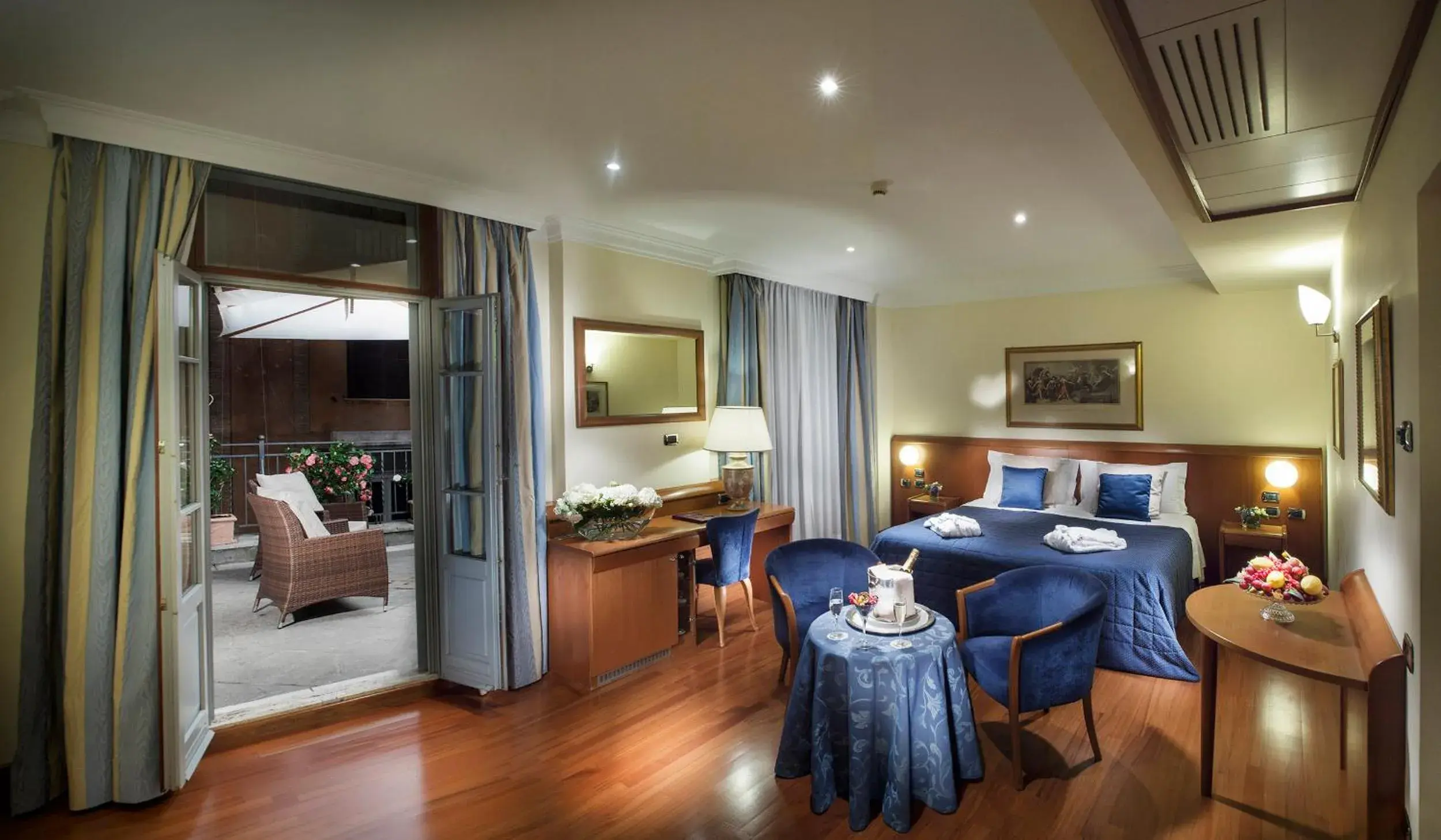 Photo of the whole room, Bed in Hotel Ponte Sisto Photo of the whole room, Bed in Hotel Ponte Sisto