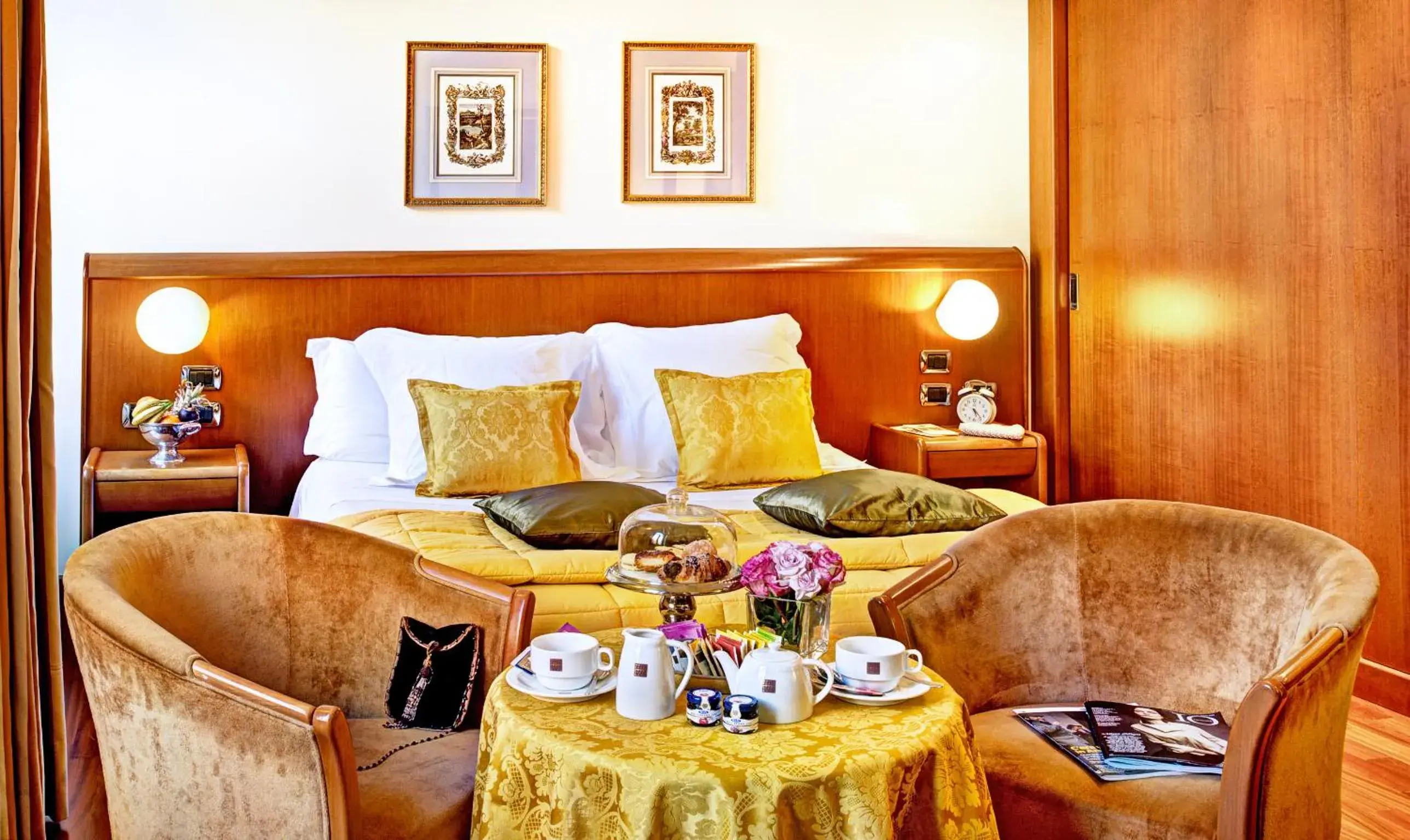 Photo of the whole room, Bed in Hotel Ponte Sisto Photo of the whole room, Bed in Hotel Ponte Sisto