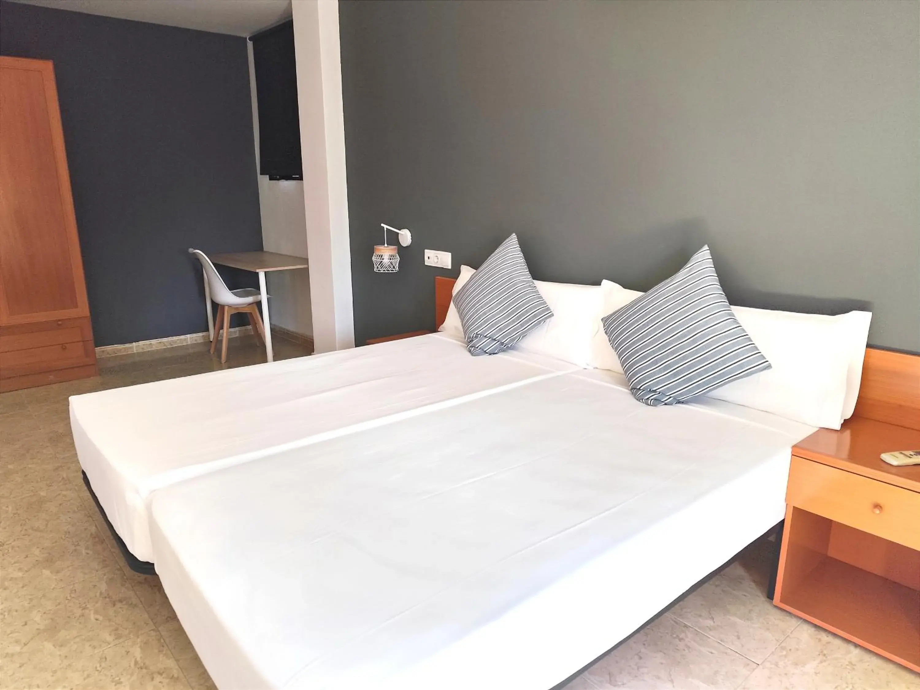 Quadruple Room in Hotel San Martin Quadruple Room in Hotel San Martin