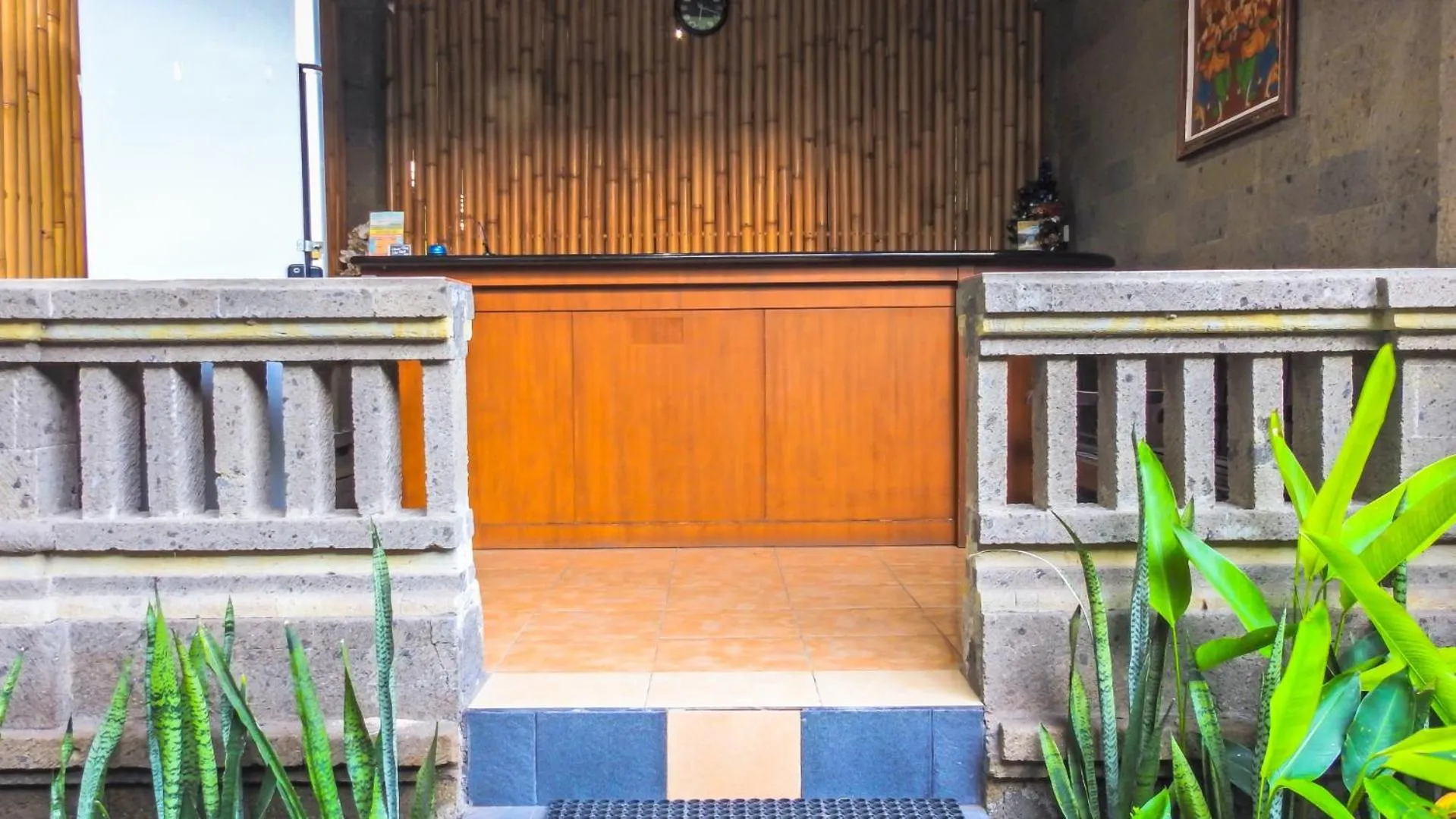 Facade/entrance in Villa Happy Jimbaran