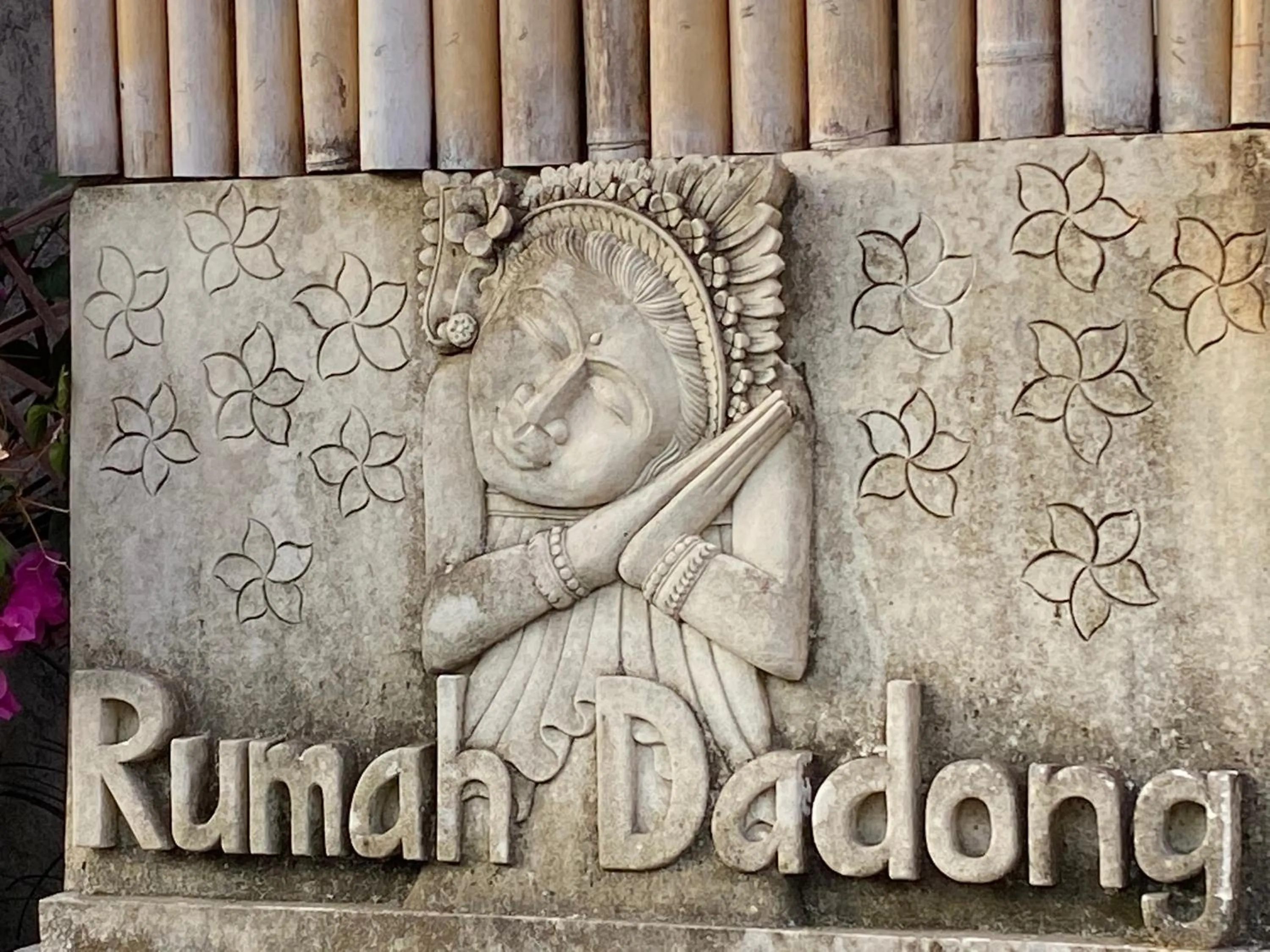 Property logo or sign in Rumah Dadong