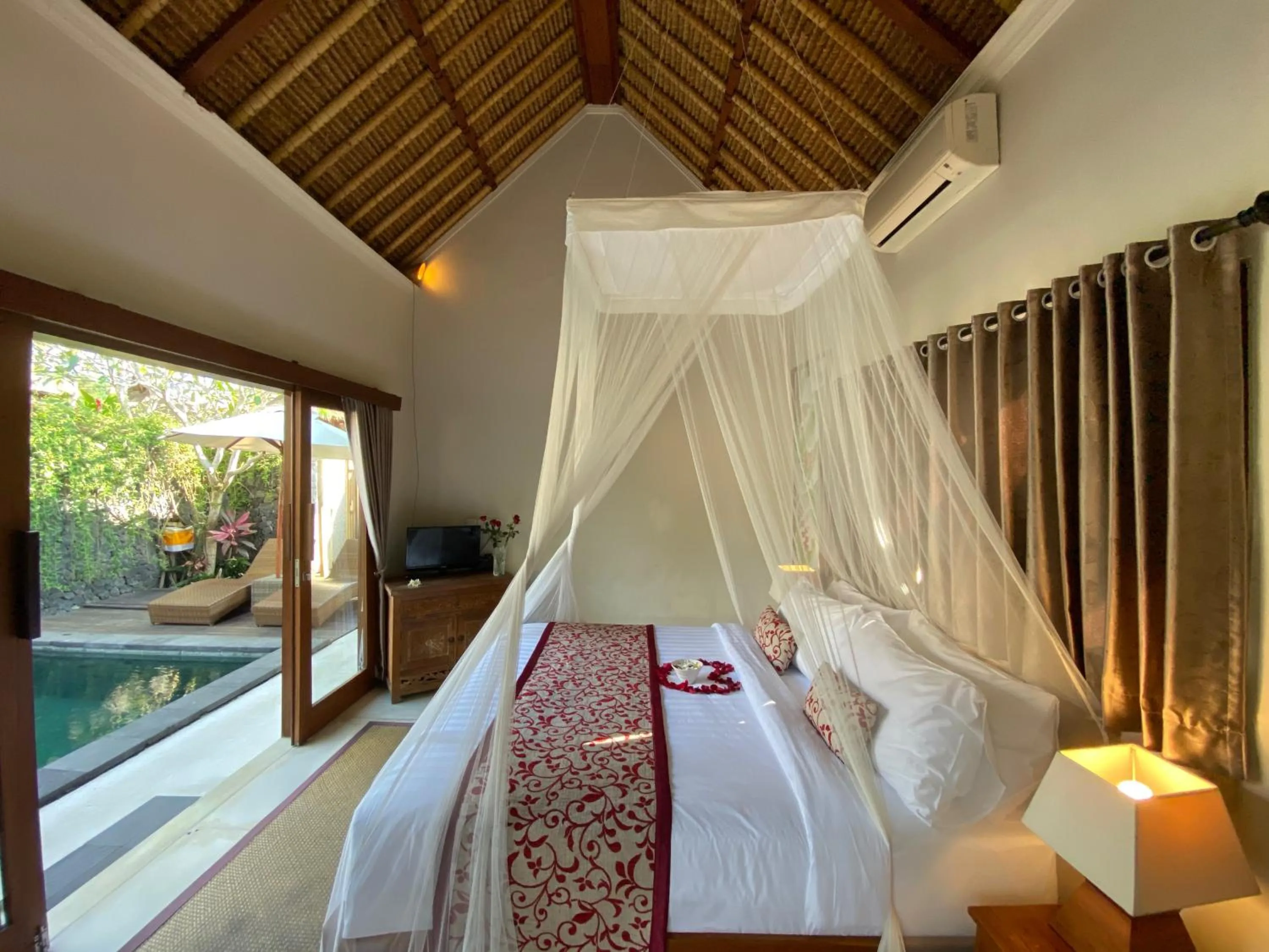 Massage, Bed in Rumah Dadong