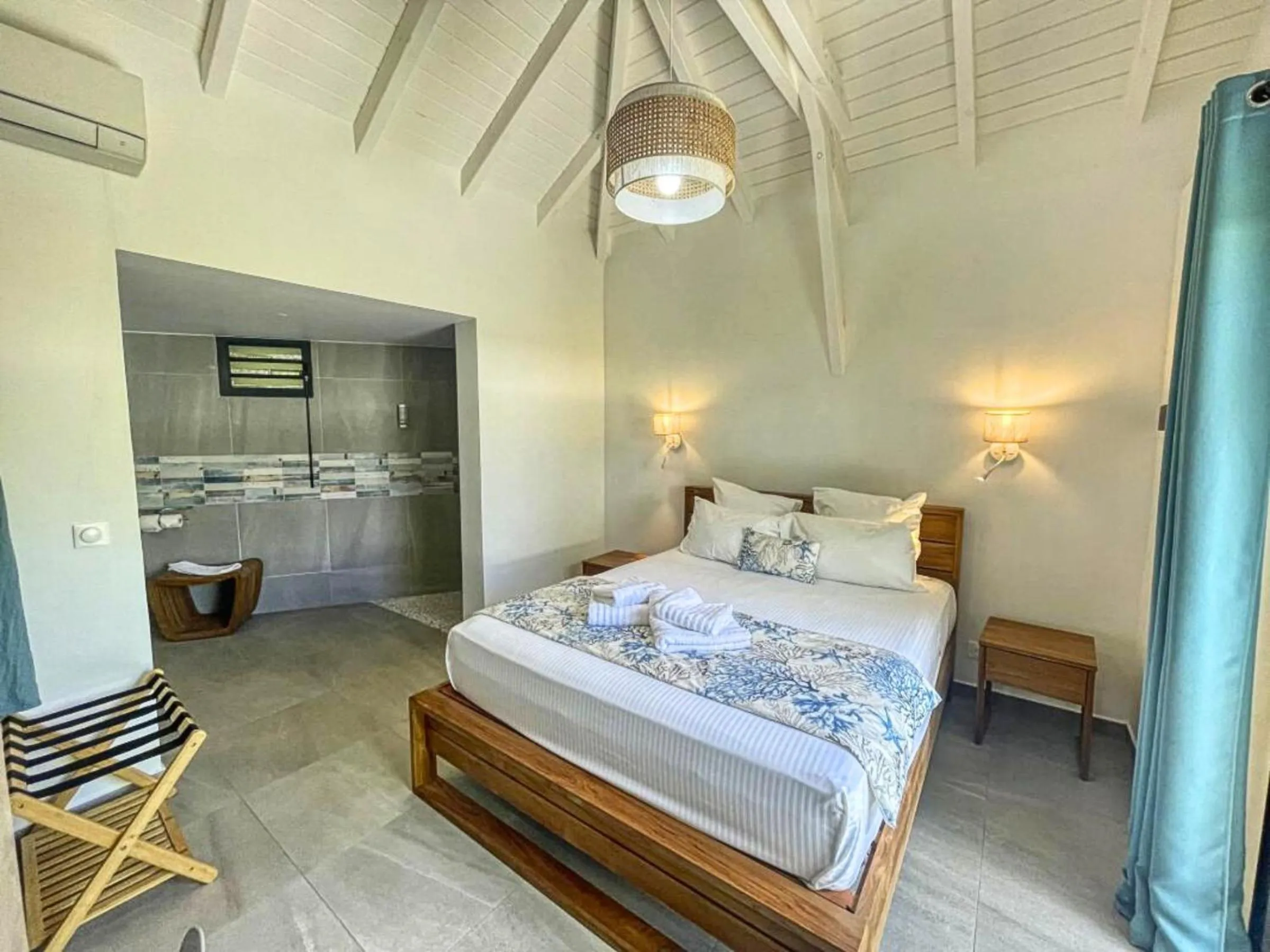 Photo of the whole room, Bed in Majesty Palm Hôtel