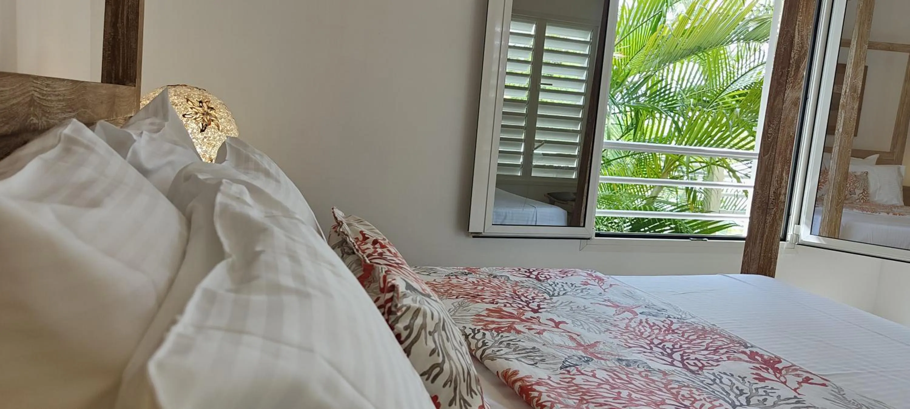 Photo of the whole room, Bed in Majesty Palm Hôtel