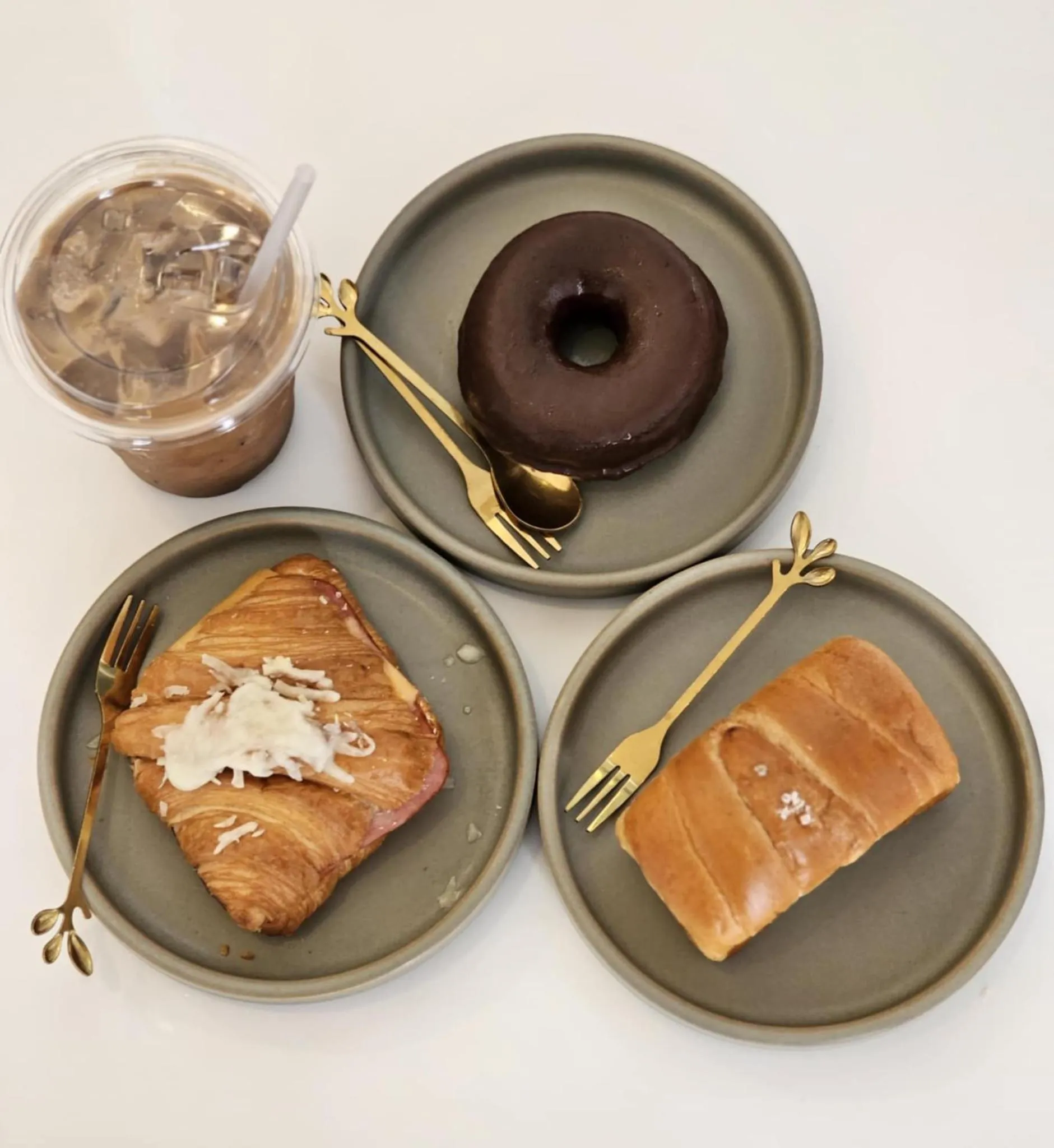 Food and drinks in R2 Bed and Pool Kanchanaburi