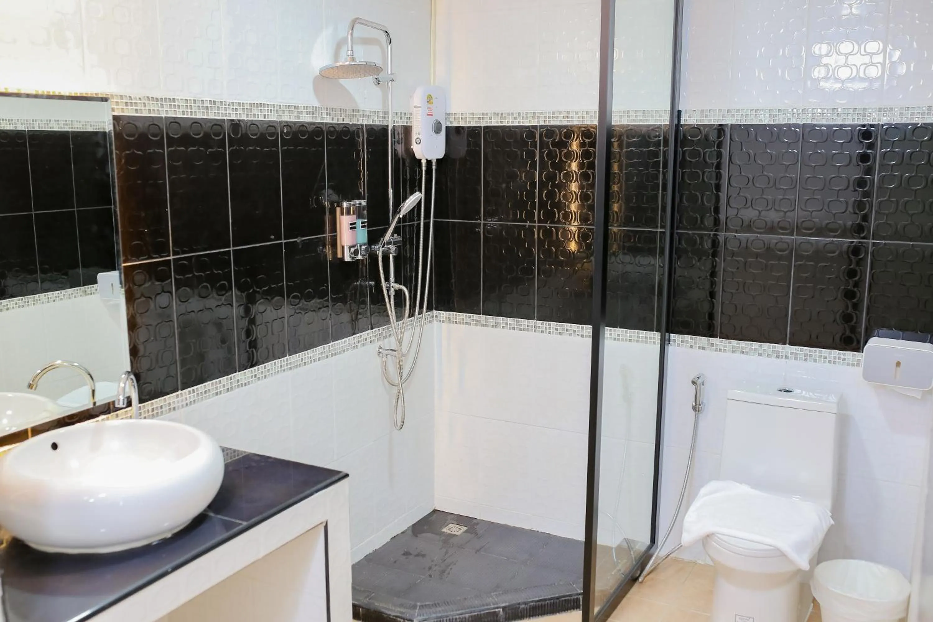 Toilet in R2 Bed and Pool Kanchanaburi