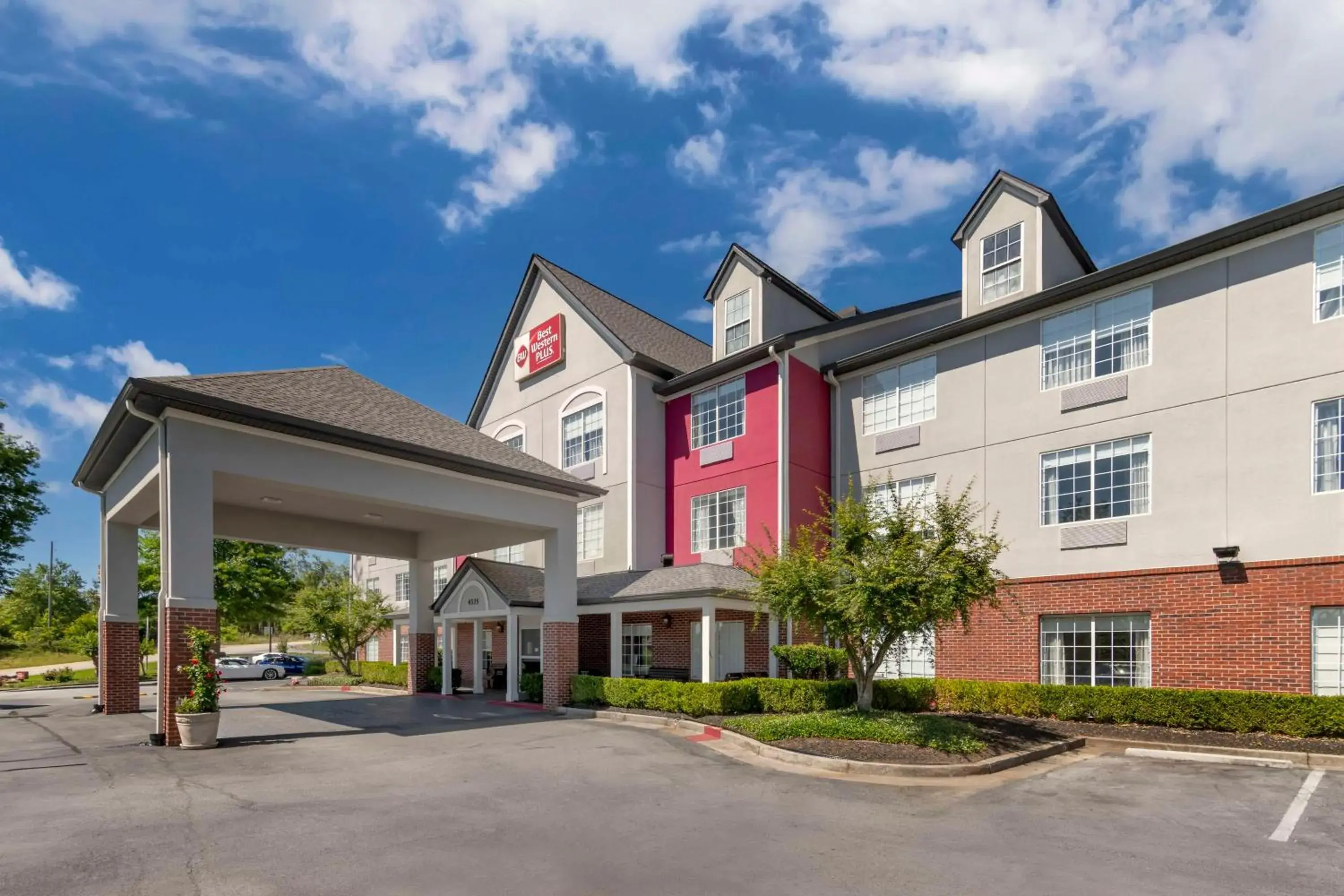 Property building in Best Western Plus Lake Lanier Gainesville Hotel & Suites Property building in Best Western Plus Lake Lanier Gainesville Hotel & Suites