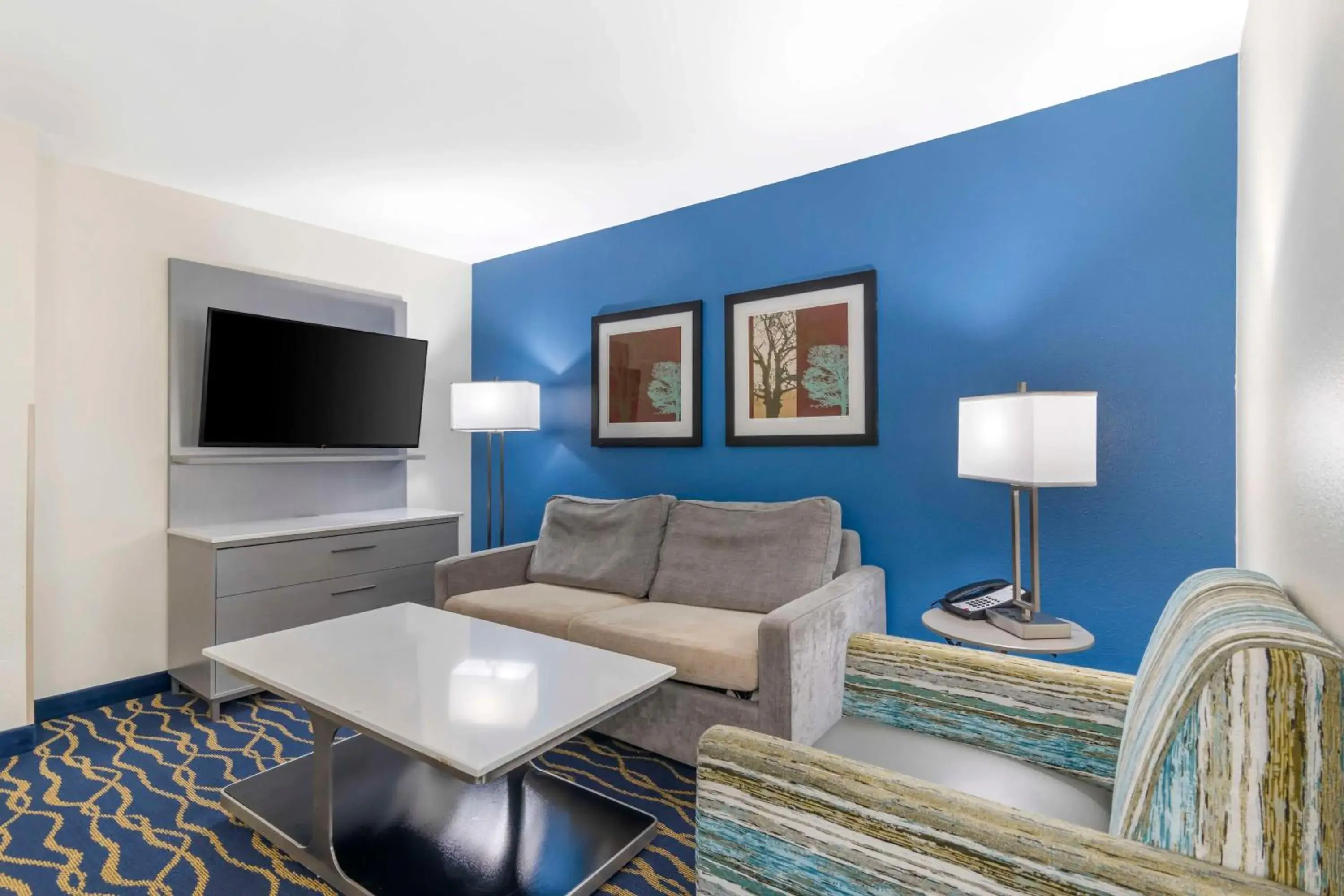 Bedroom, Bed in Best Western Plus Lake Lanier Gainesville Hotel & Suites Bedroom, Bed in Best Western Plus Lake Lanier Gainesville Hotel & Suites