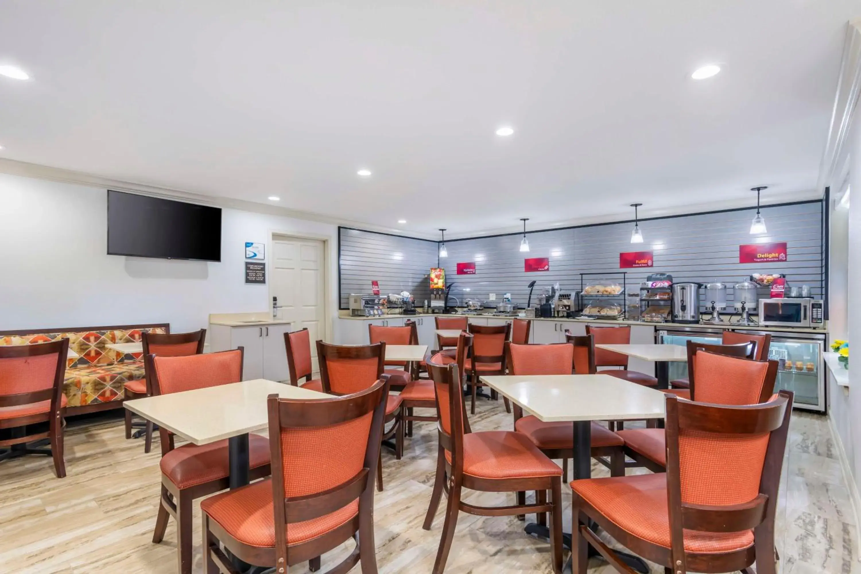 Breakfast in Best Western Plus Lake Lanier Gainesville Hotel & Suites Breakfast in Best Western Plus Lake Lanier Gainesville Hotel & Suites