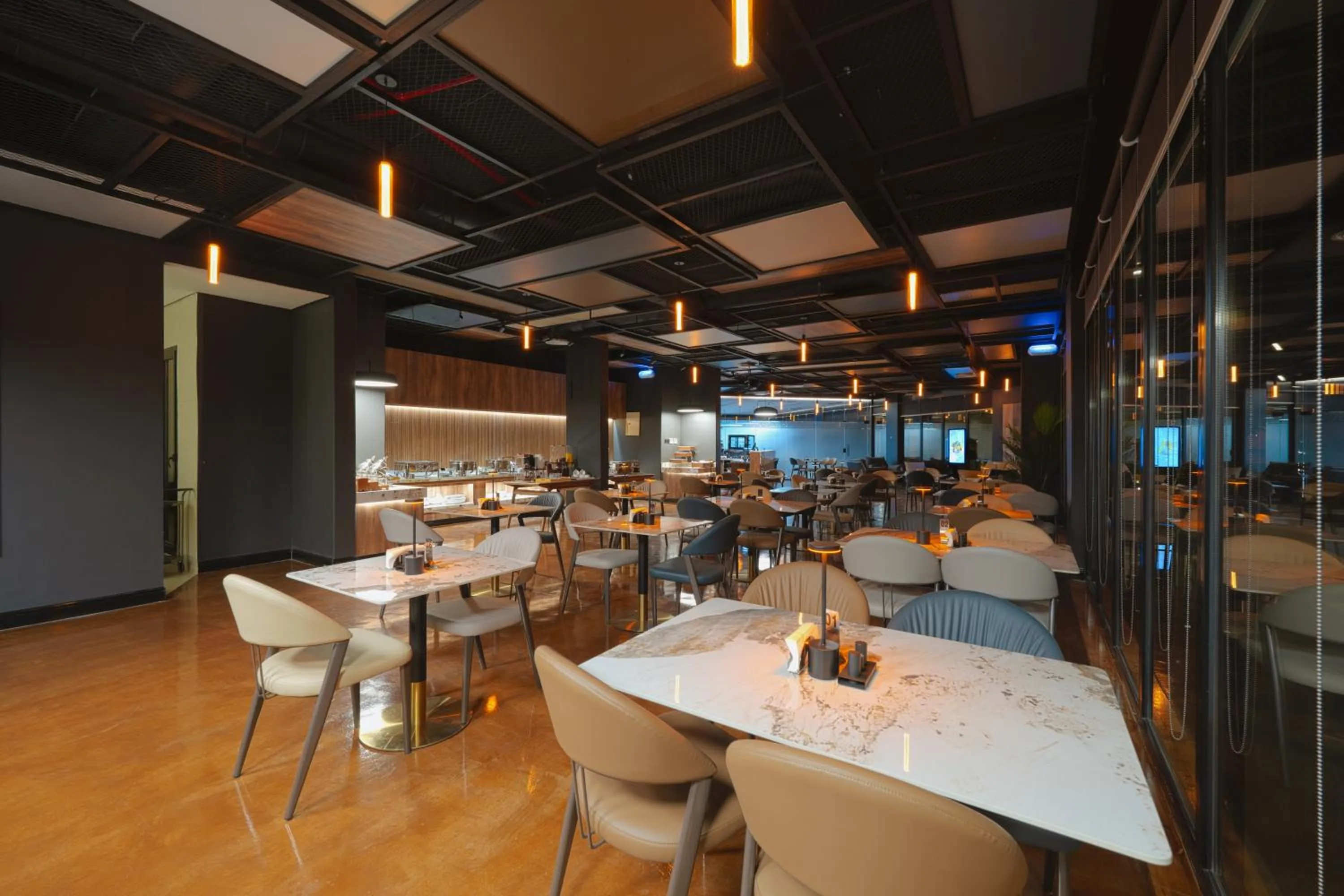 Restaurant/places to eat in Modrest Hotel