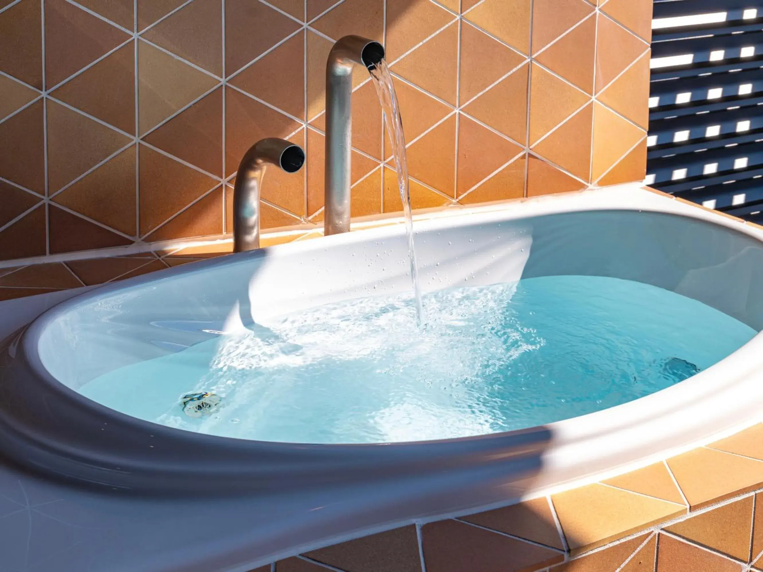 Hot Tub in Mt Fuji View and Private Sauna Ryokan Shizuku Hot Tub in Mt Fuji View and Private Sauna Ryokan Shizuku