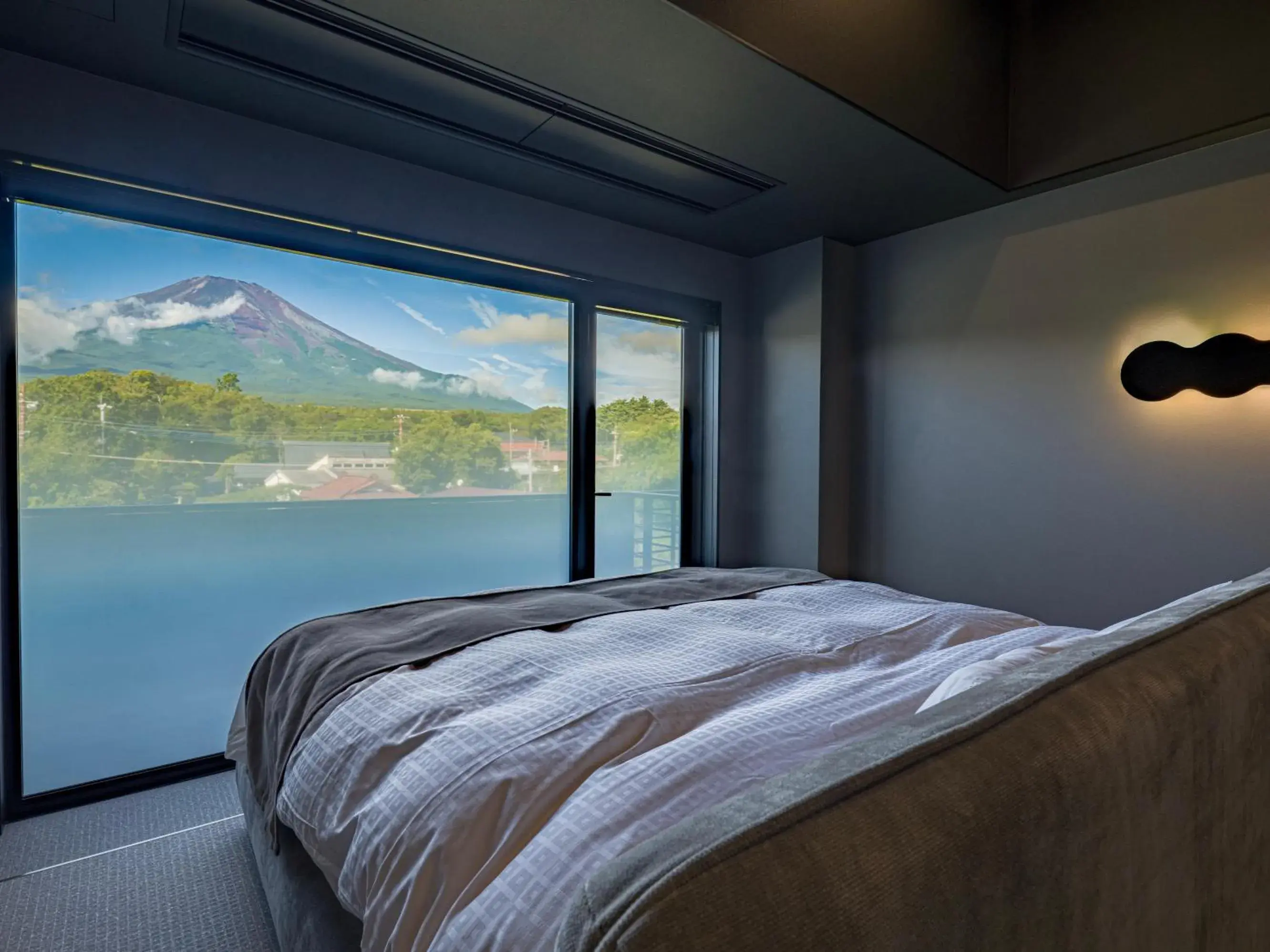 Bed in Mt Fuji View and Private Sauna Ryokan Shizuku Bed in Mt Fuji View and Private Sauna Ryokan Shizuku