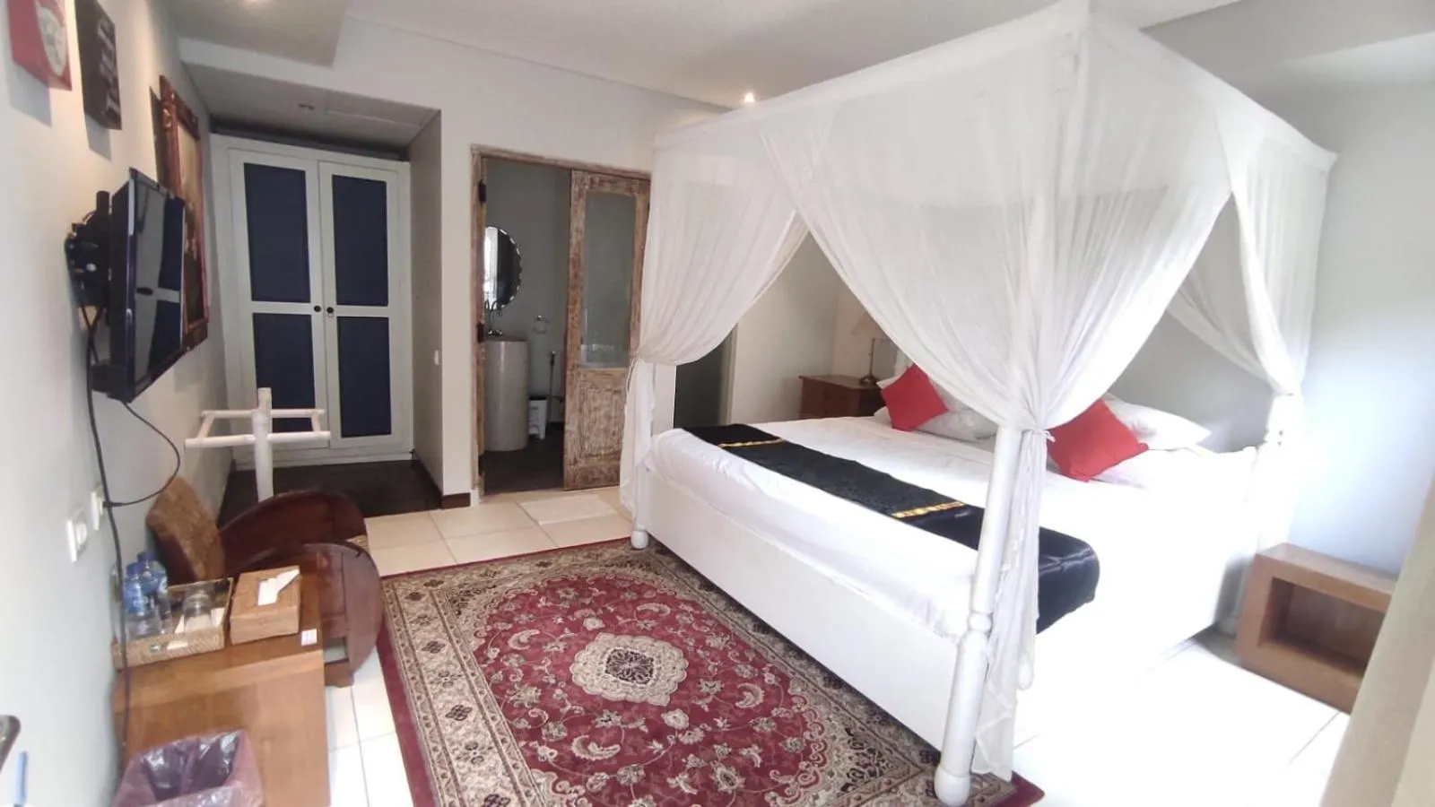 Bed in The Radian Villa