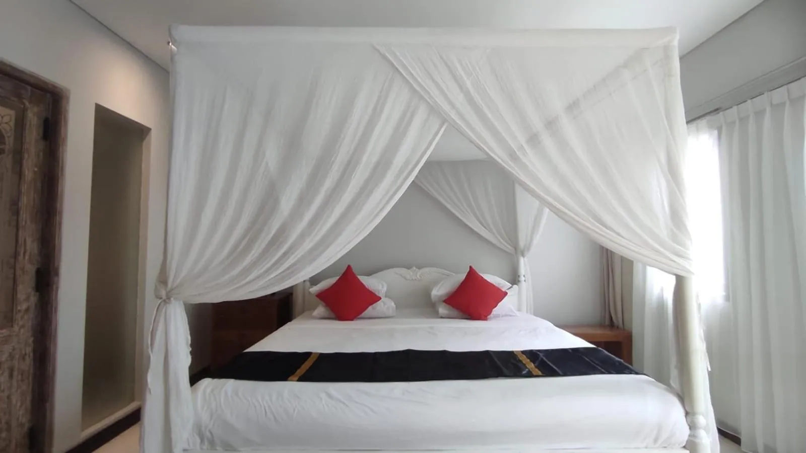 Bed in The Radian Villa