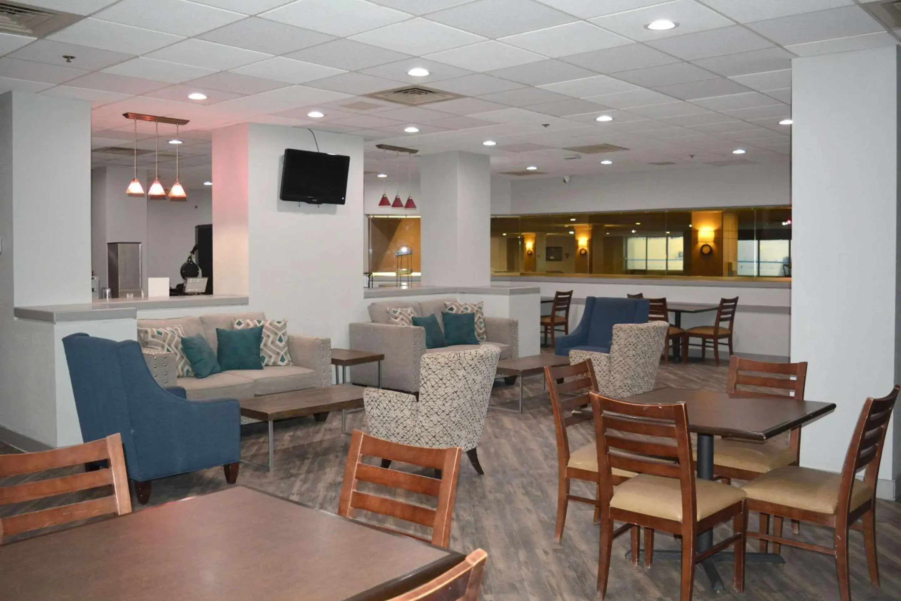 Breakfast in Suburban Studios East Syracuse Carrier Circle Breakfast in Suburban Studios East Syracuse Carrier Circle