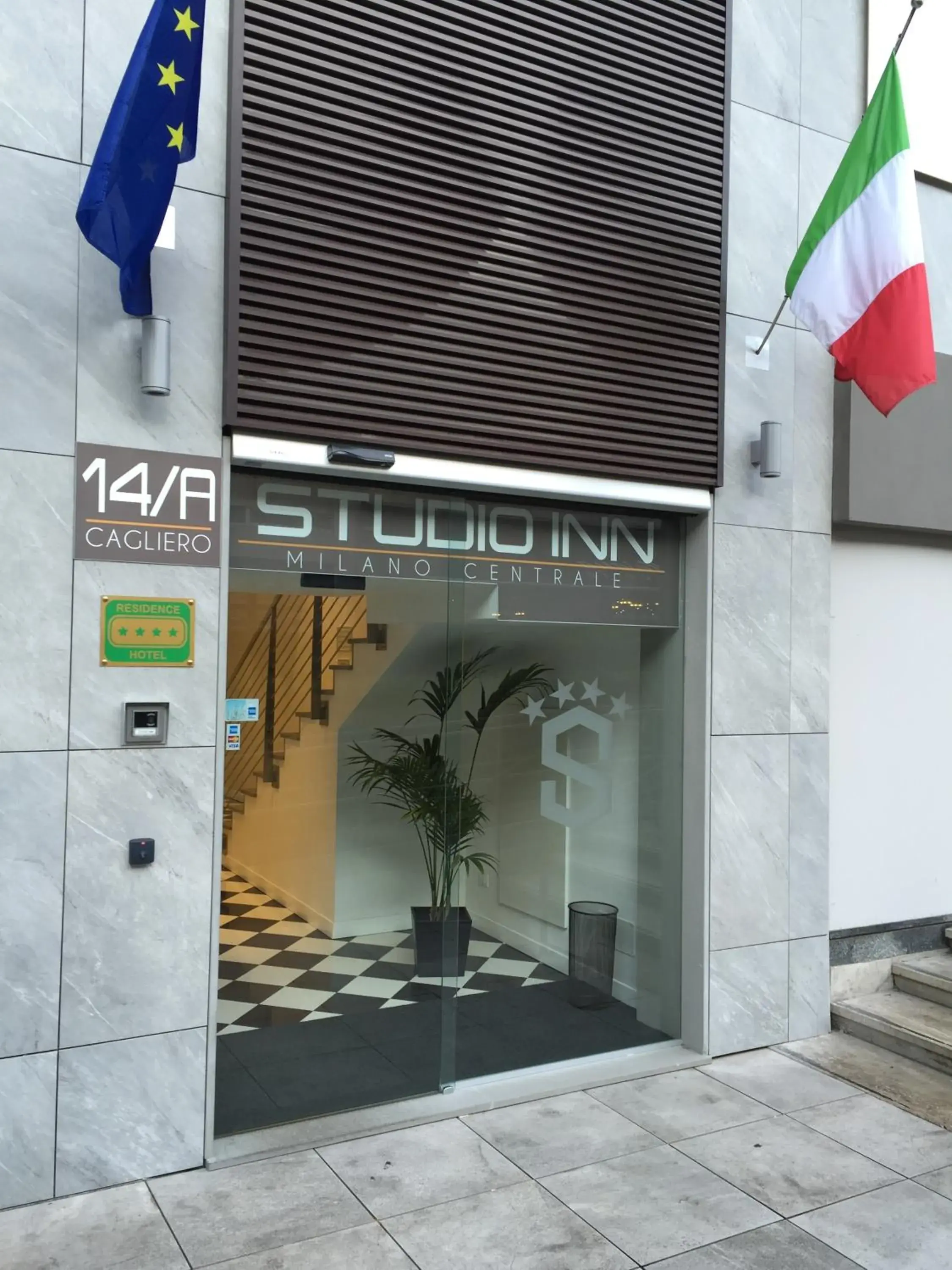 Facade/entrance in Studio Inn Centrale & Milano Urban Padel Facade/entrance in Studio Inn Centrale & Milano Urban Padel