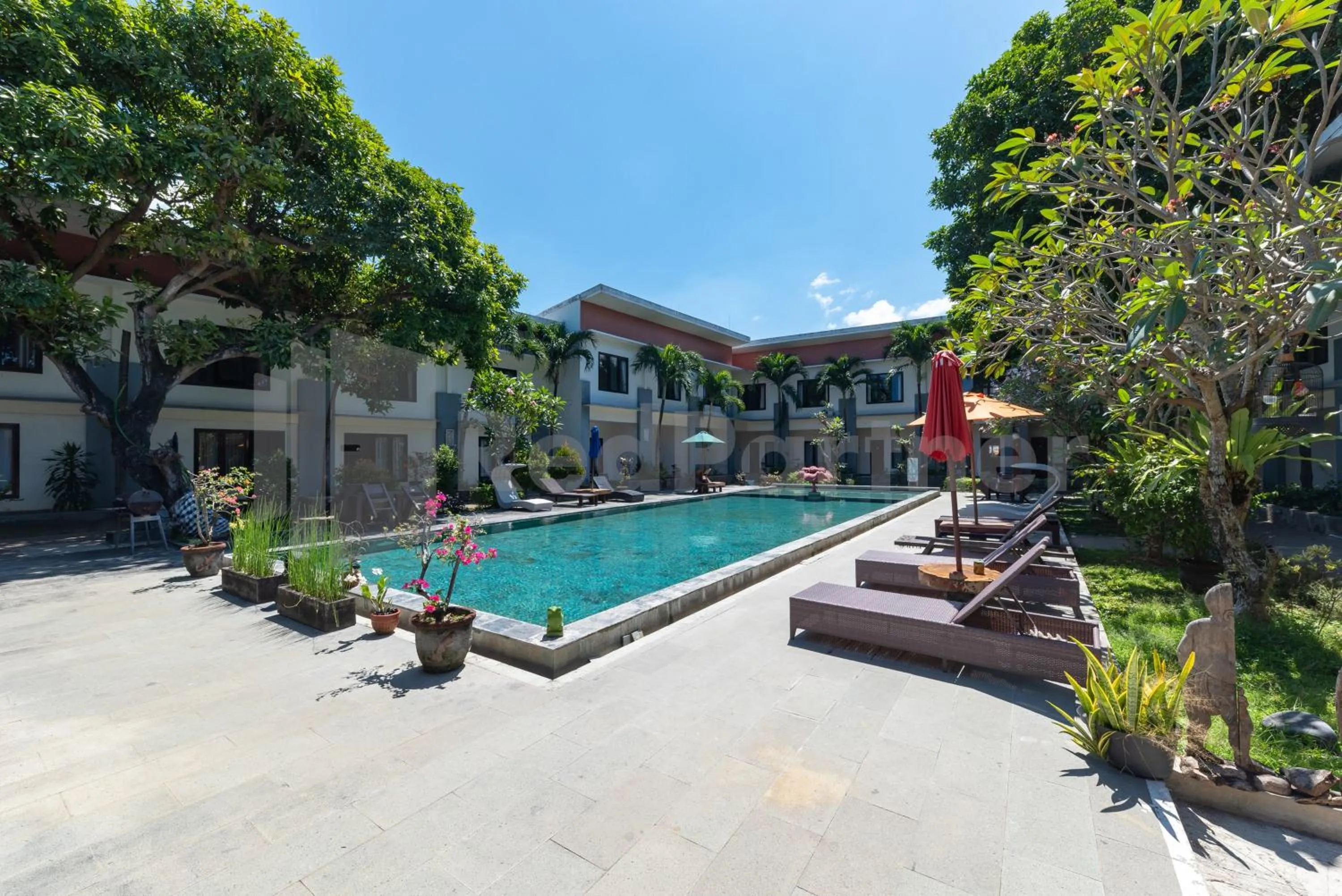 Swimming pool in Ozz Hotel Kuta Bali manage by Ozz Group