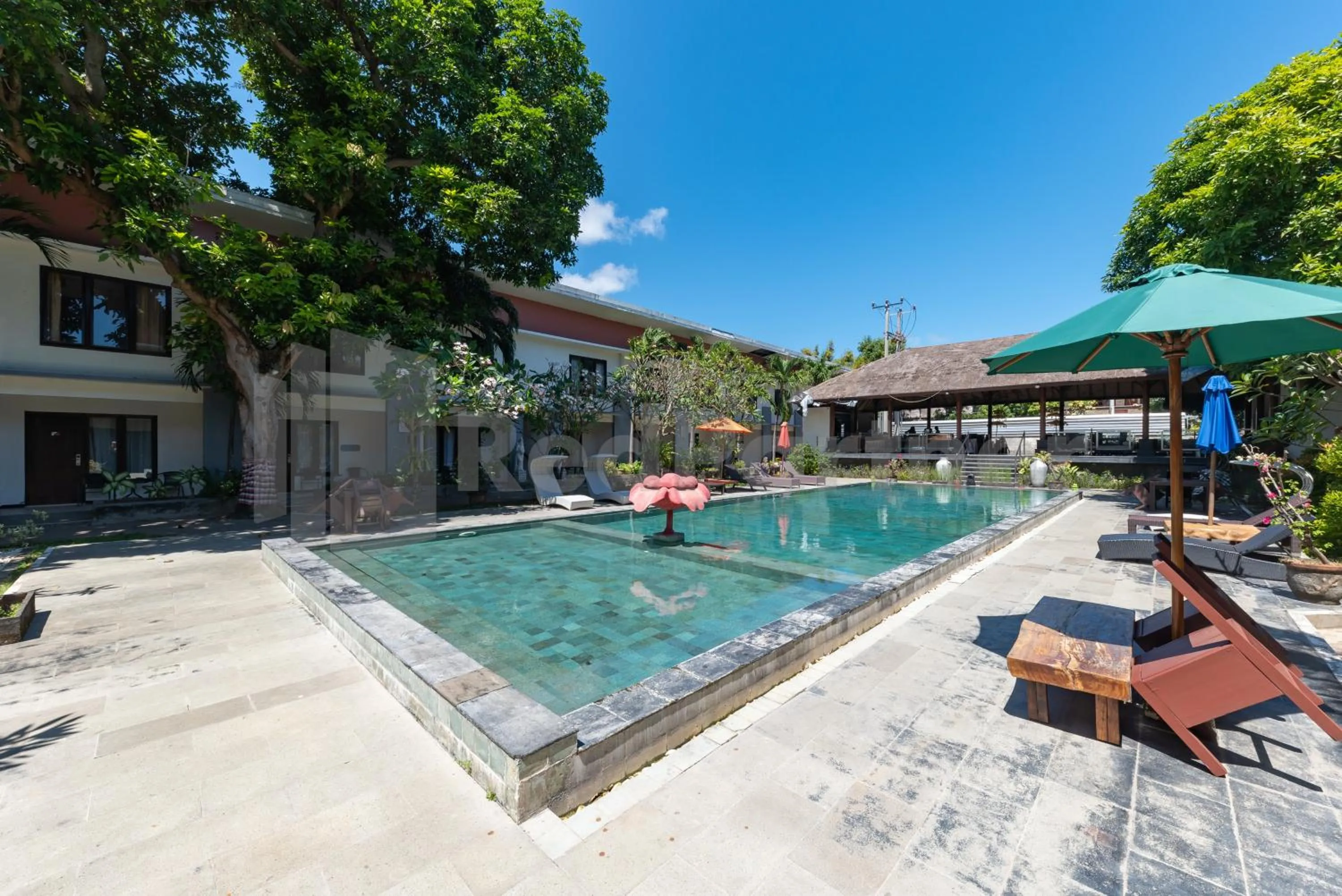 Swimming pool in Ozz Hotel Kuta Bali manage by Ozz Group