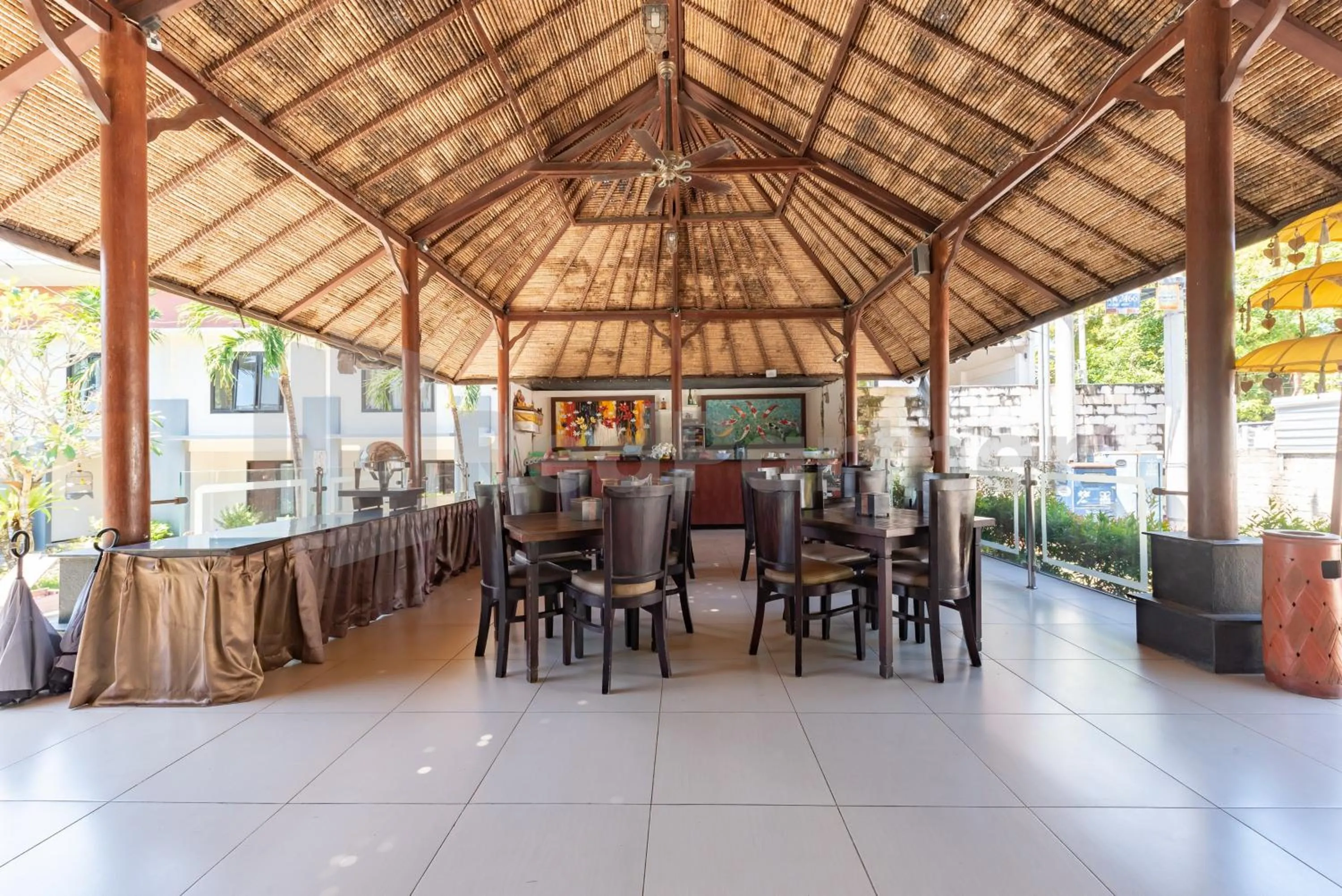 Restaurant/places to eat in Ozz Hotel Kuta Bali manage by Ozz Group