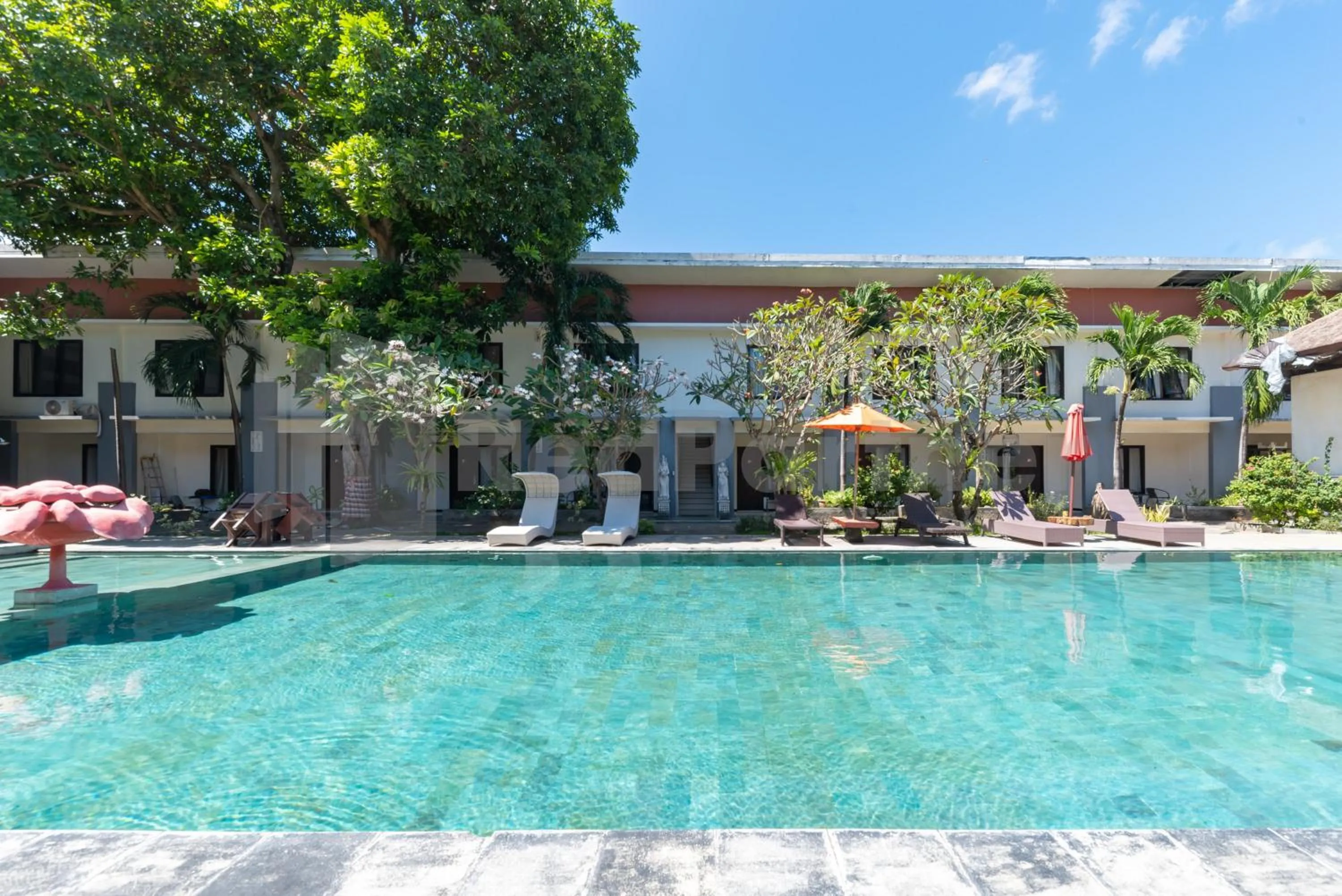 Swimming pool in Ozz Hotel Kuta Bali manage by Ozz Group