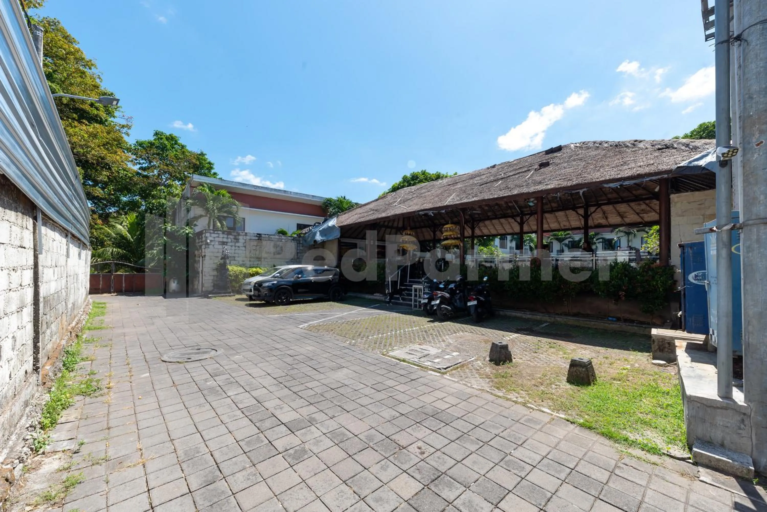 Parking in Ozz Hotel Kuta Bali manage by Ozz Group